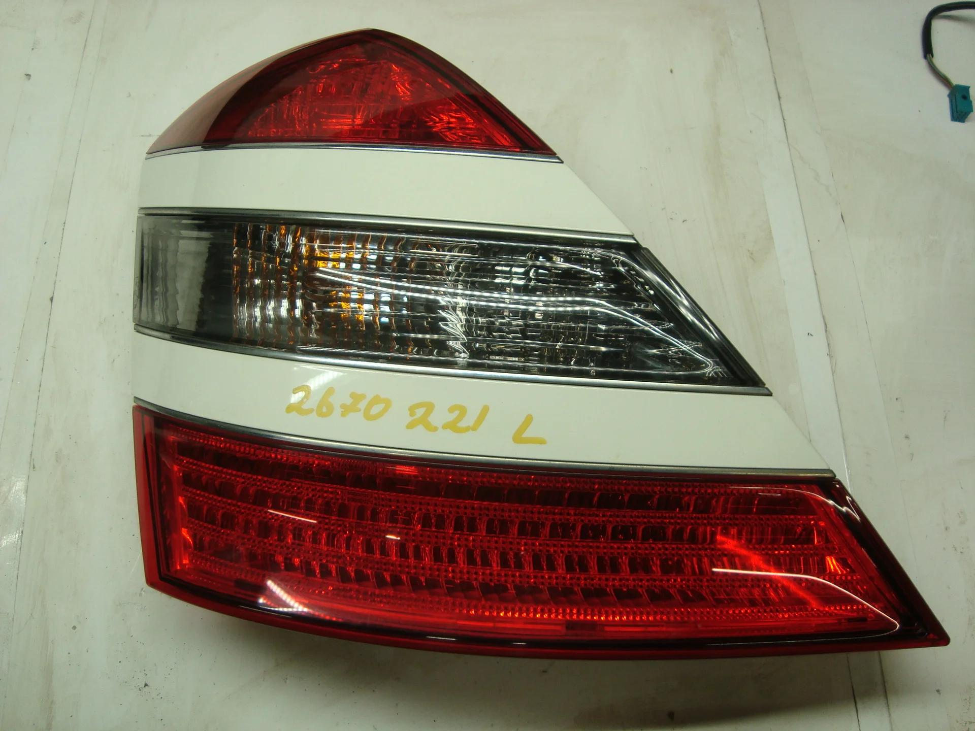 Фонарь задний левый Mercedes-Benz W221 A2218200164 - изображение 1