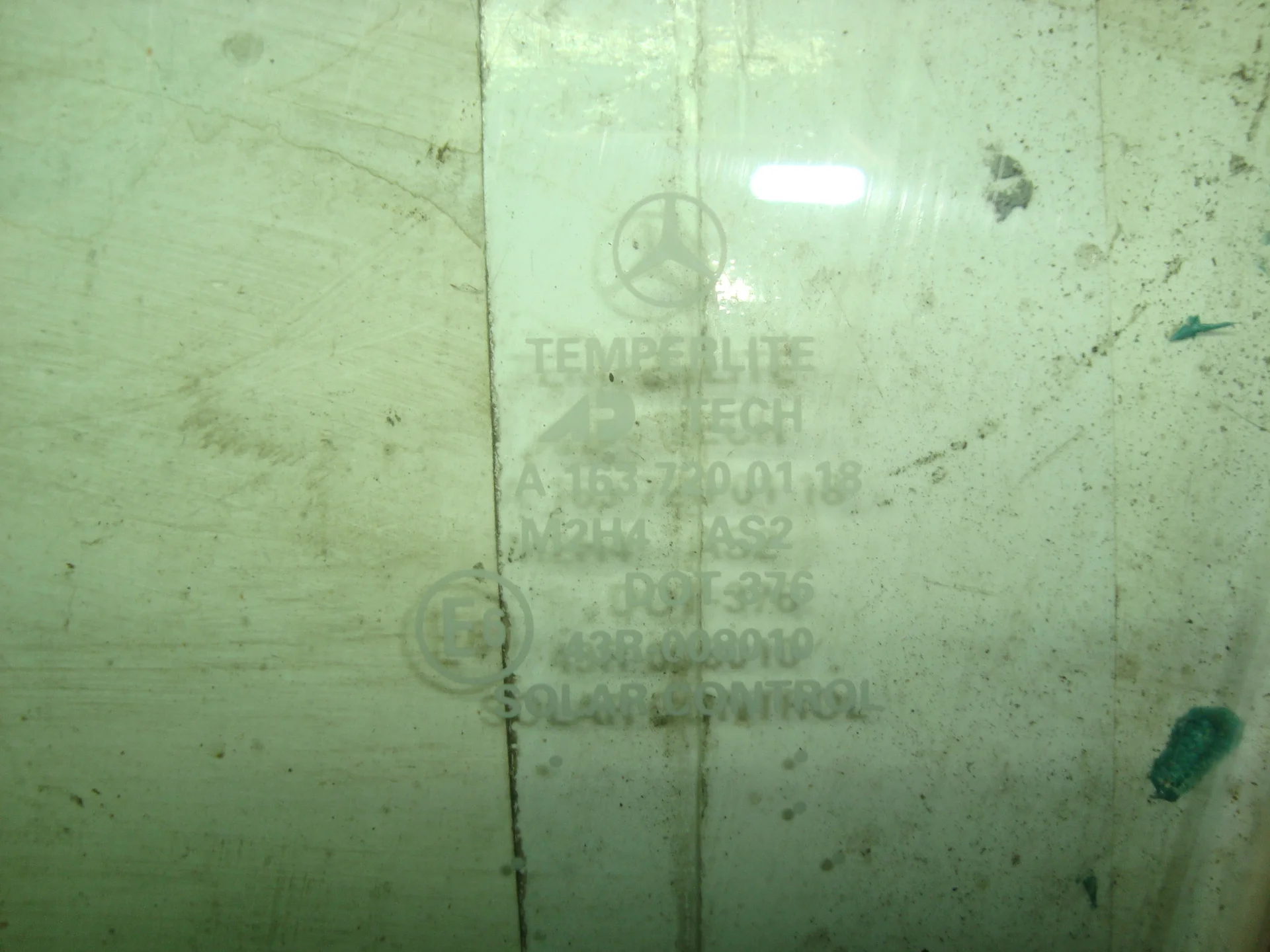 Стекло передней левой двери Mercedes-Benz W163 628 A1637200118 - миниатюра 2