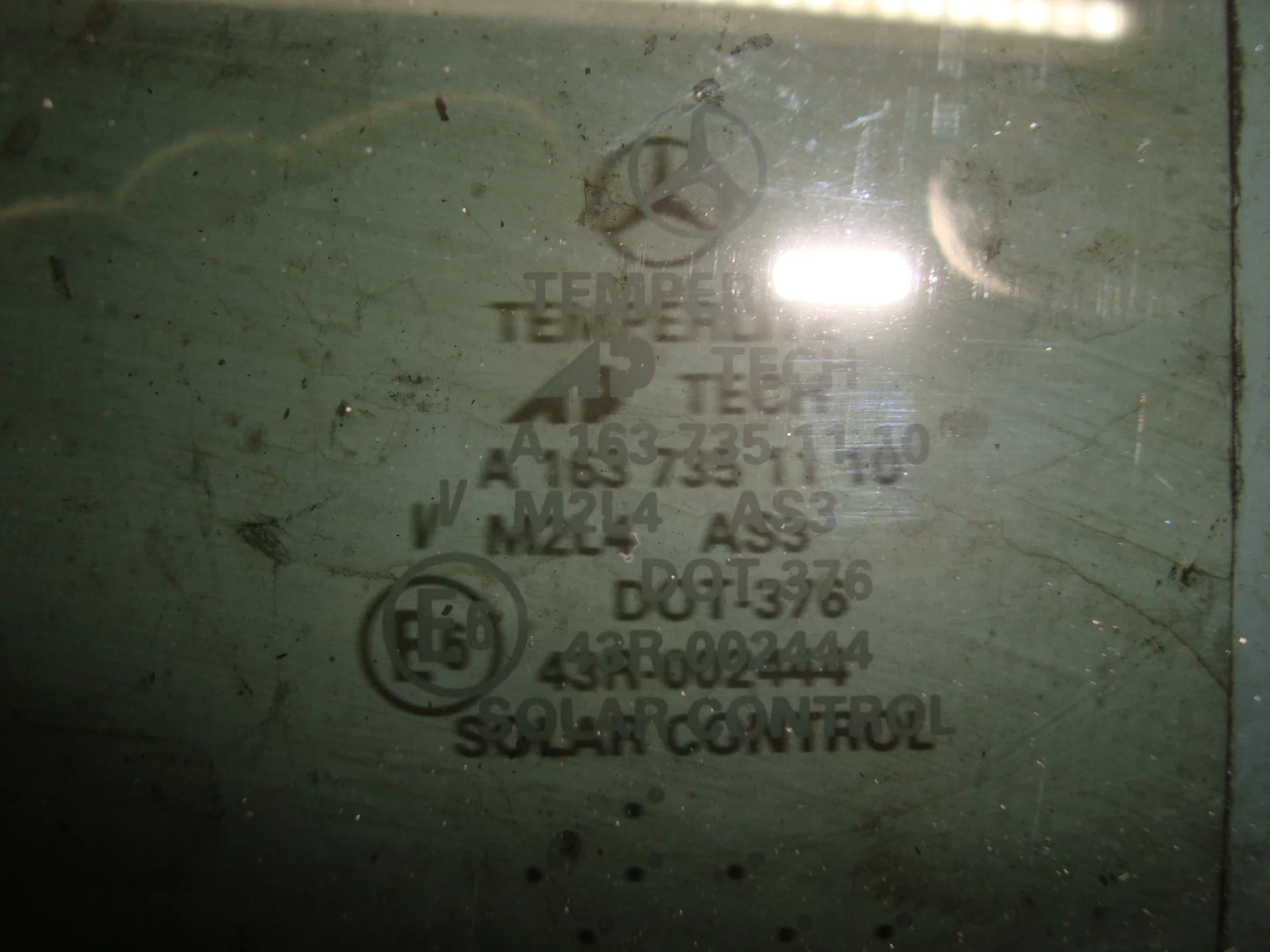 Стекло задней левой двери Mercedes-Benz W163 628 A1637351110 - миниатюра 2