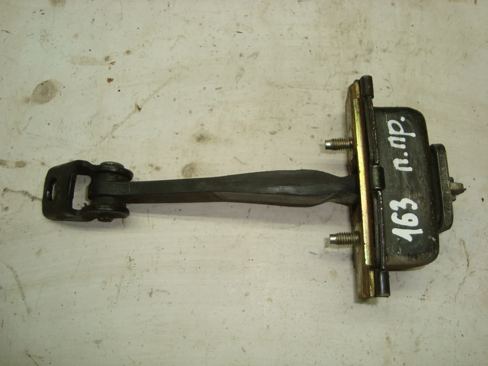 Ограничитель двери передний Mercedes-Benz W163 628 A1637200016 - миниатюра 2
