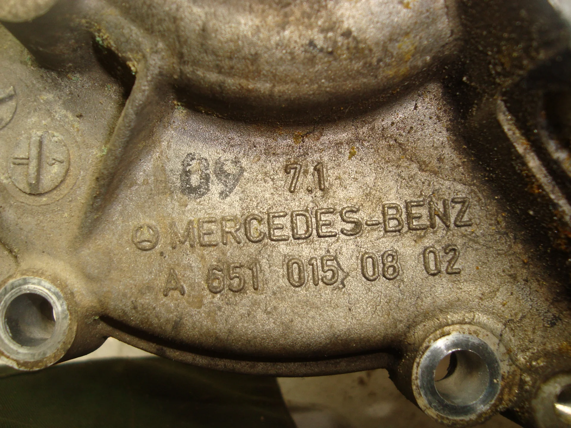 Крышка двигателя задняя Mercedes-Benz X204 651 A6510150802 - миниатюра 3