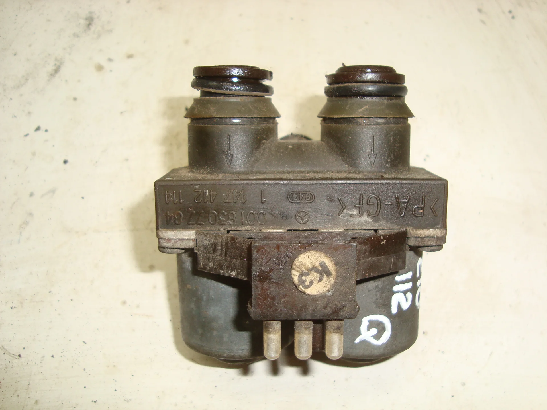 Клапан системы охлаждения Mercedes-Benz W210 112 A0048302084 - миниатюра 2