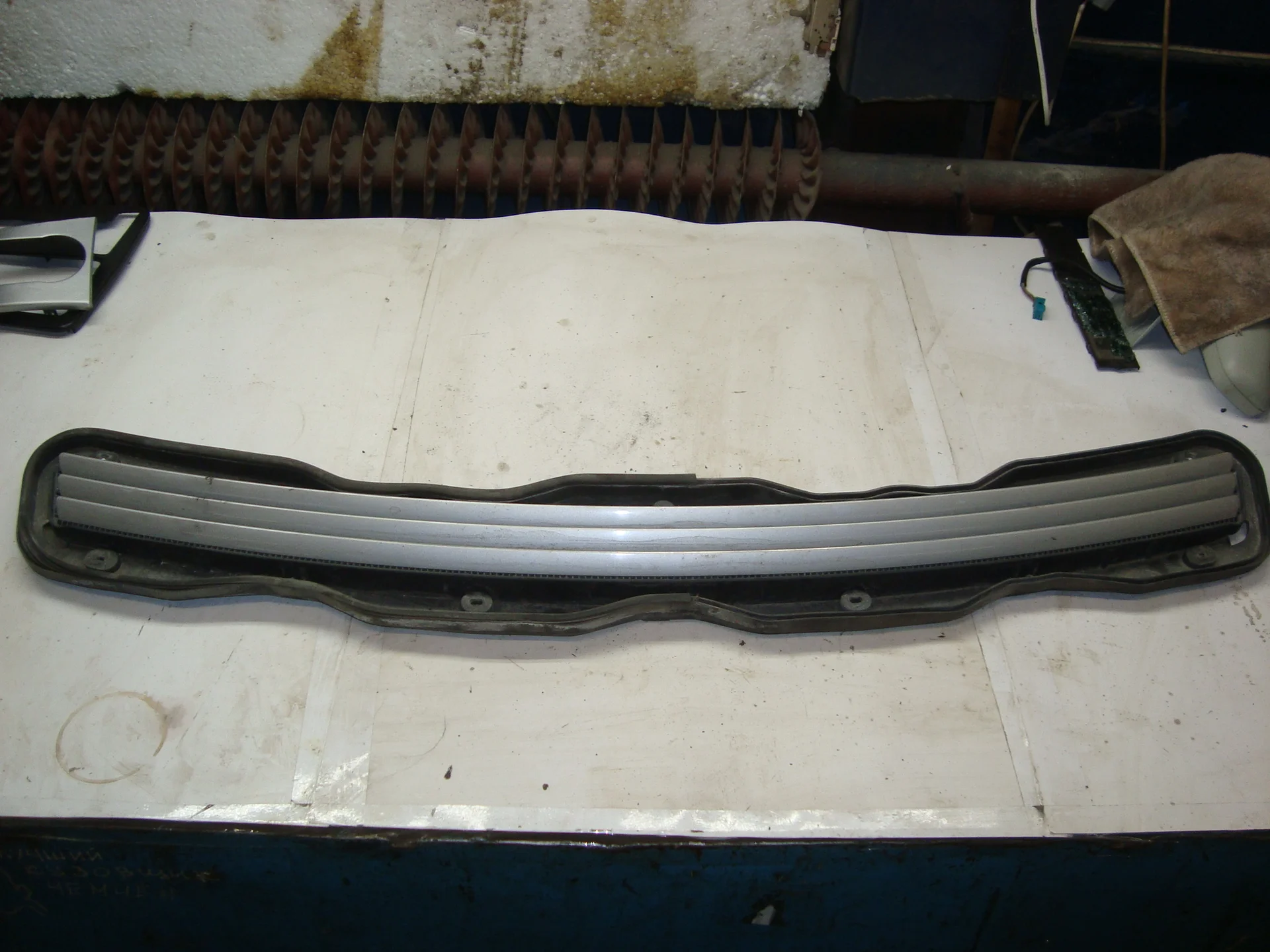 Решётка капота Mercedes-Benz W210 112 A2108800705 - изображение 1
