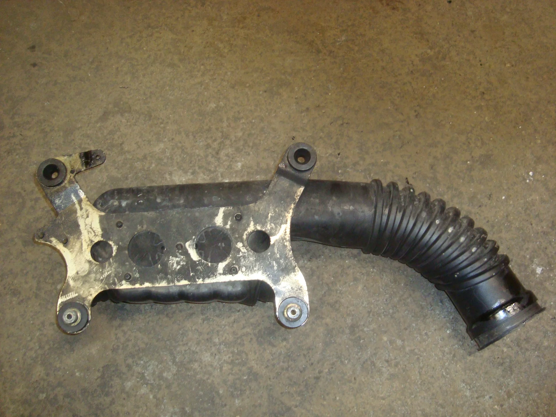 Патрубок впускного коллектора Mercedes-Benz W163 628 A6280901129 - миниатюра 2