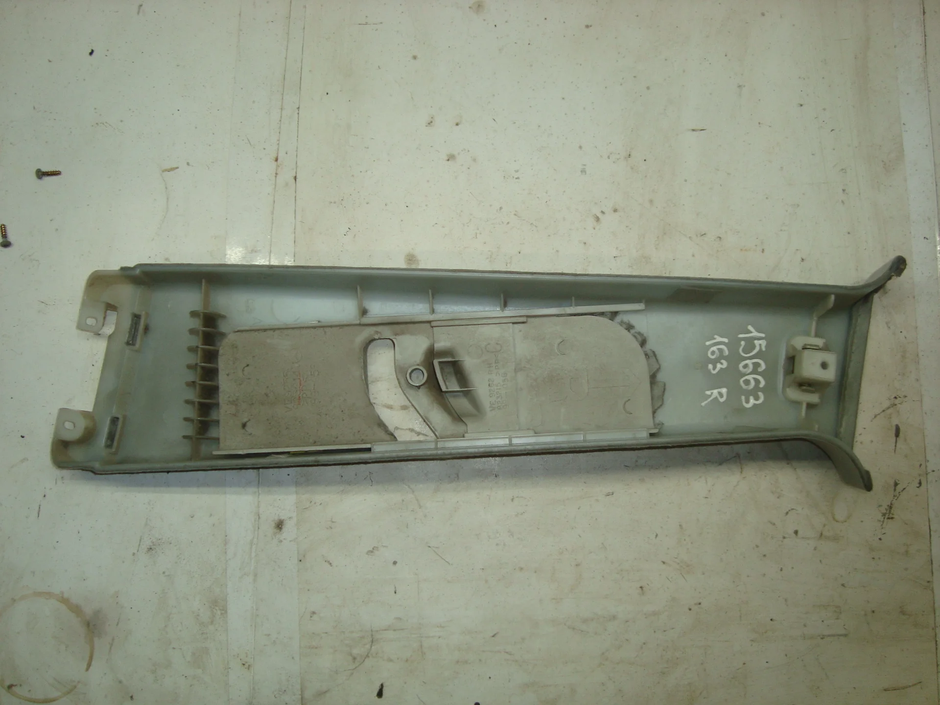 Накладка центральной стойки внутри верхняя правая Mercedes-Benz W163 628 A1636906225 - миниатюра 3