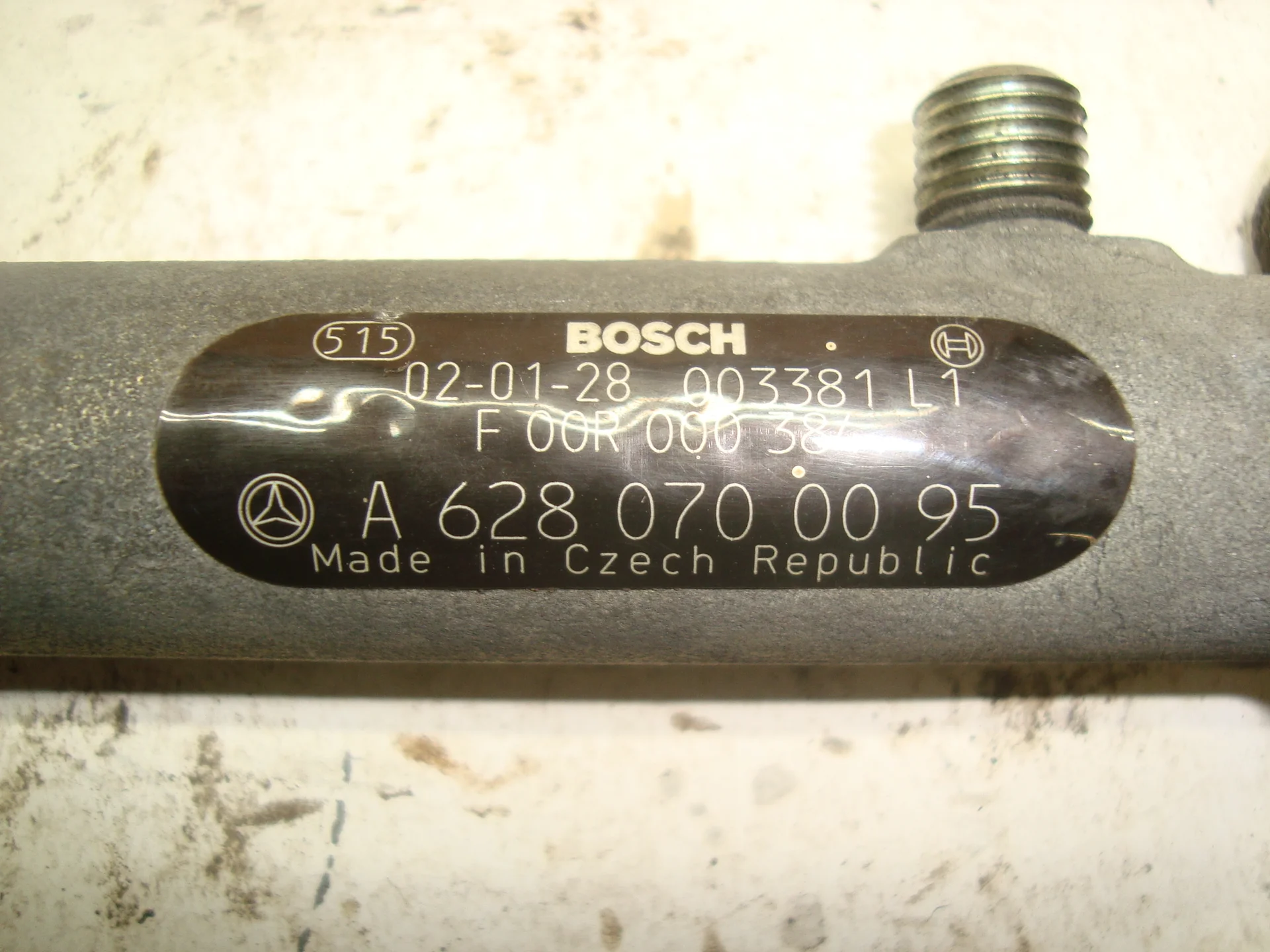Топливная рампа Mercedes-Benz W163 628 A6280700095 - миниатюра 2