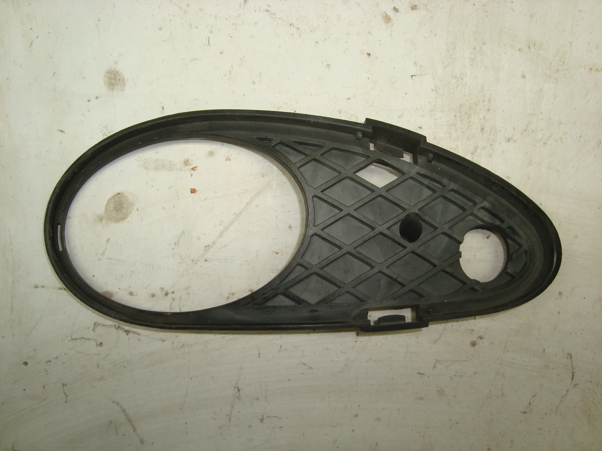 Накладка противотуманной фары правой Mercedes-Benz W203 A2038850623 - изображение 1