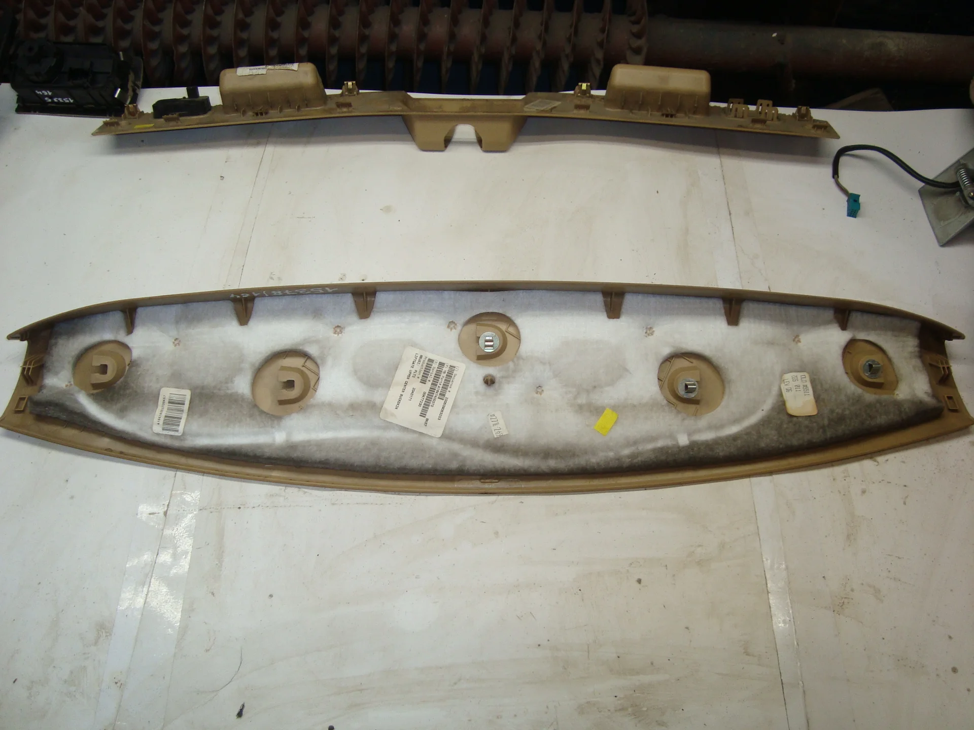 Обшивка крышки багажника Mercedes-Benz W164 642 A1647400370 - миниатюра 3