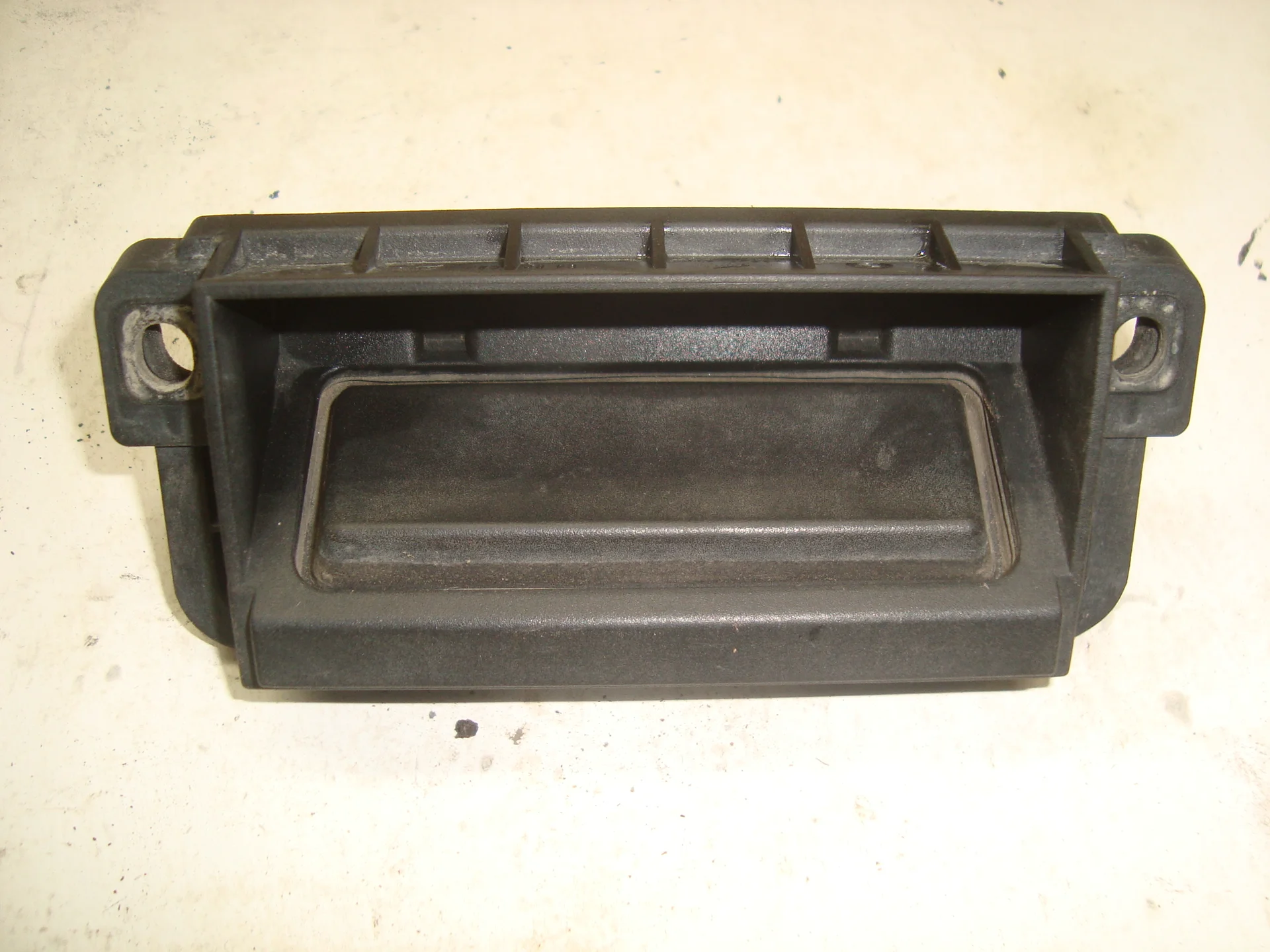 Ручка наружная крышки багажника Mercedes-Benz W221 A2217500893 - изображение 1