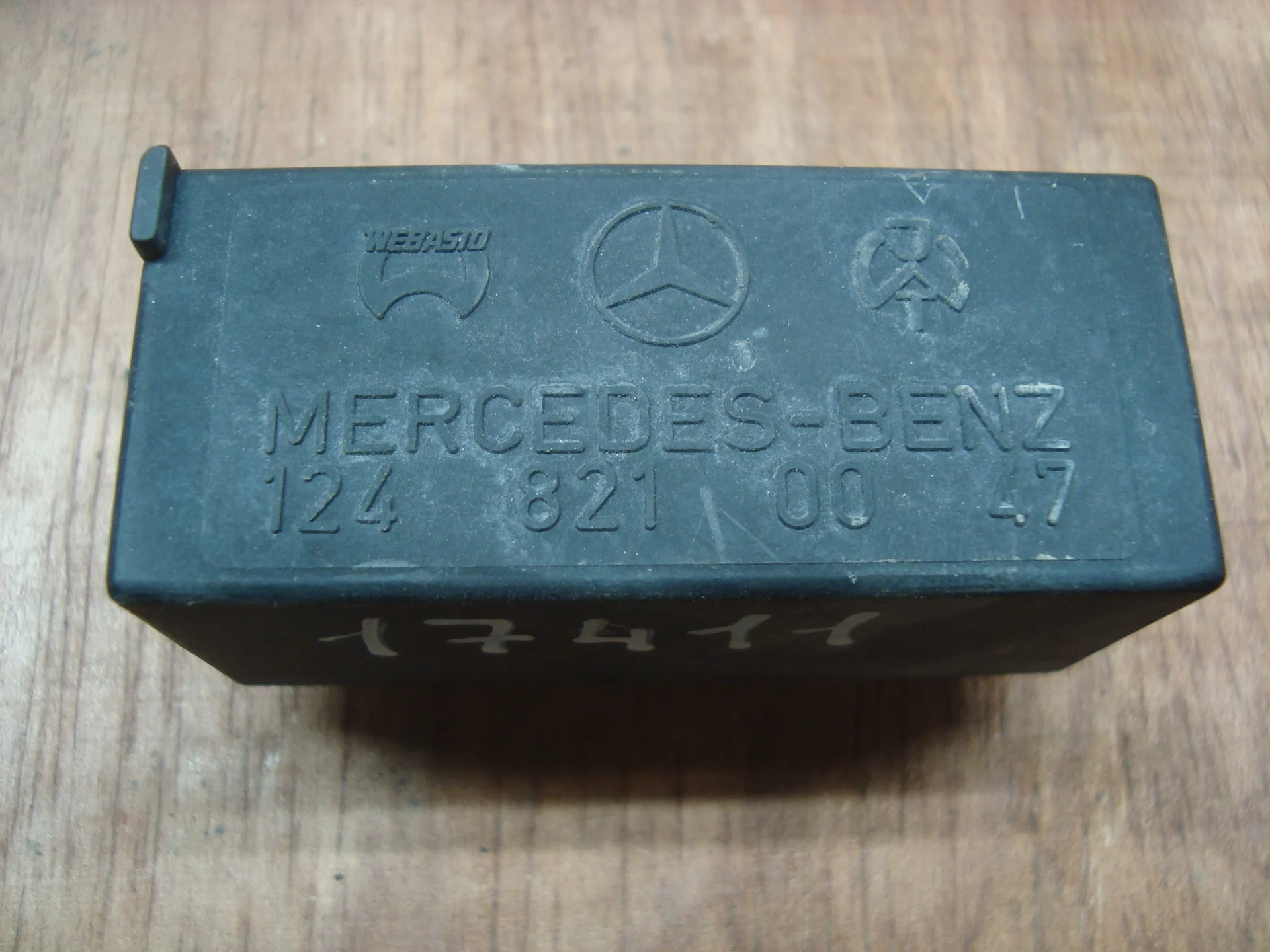 Реле моторчика люка Mercedes-Benz W463 A1248210047 - изображение 1