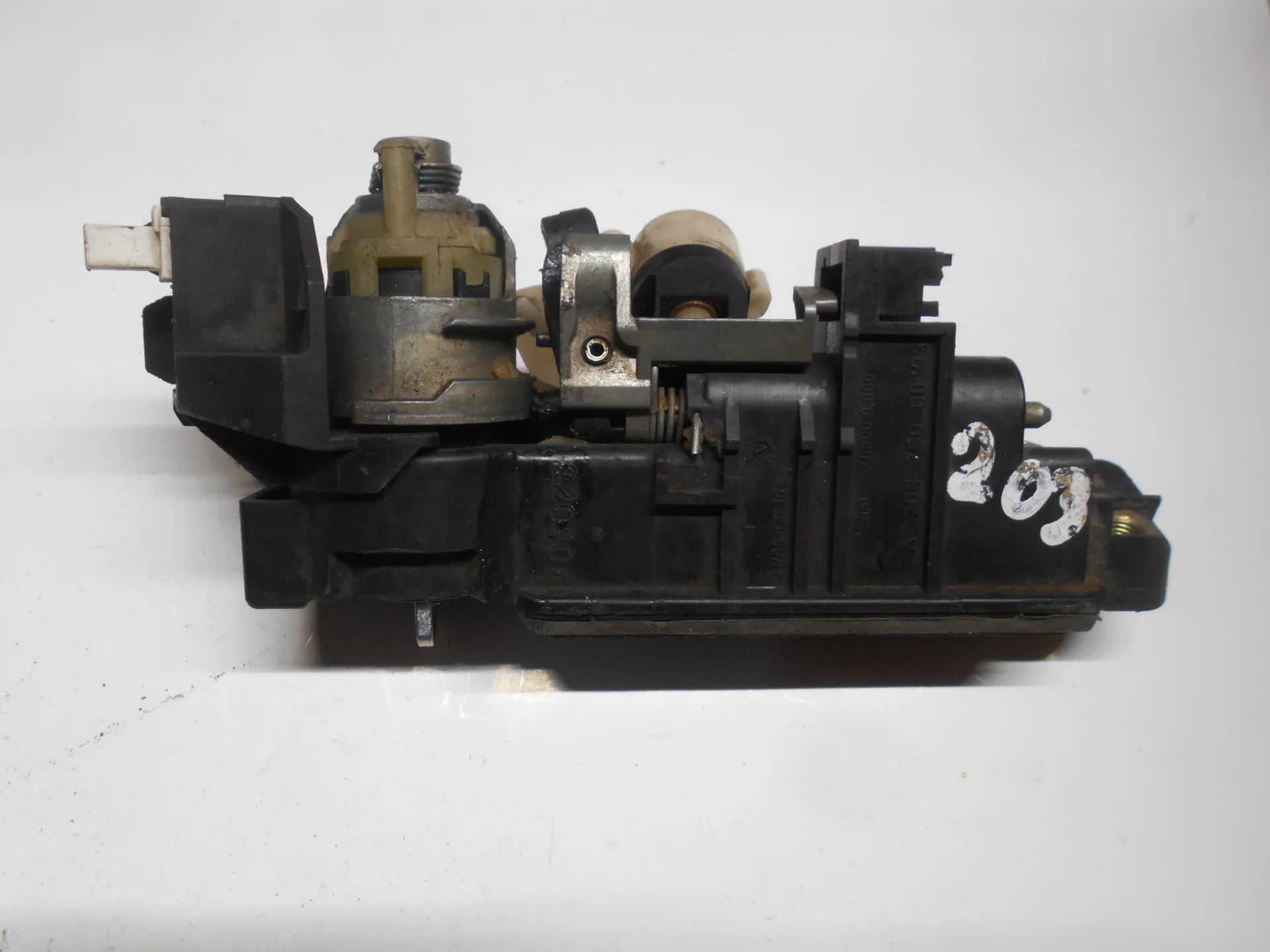 Кнопка открытия багажника Mercedes-Benz W203  A2037500093 - миниатюра 2