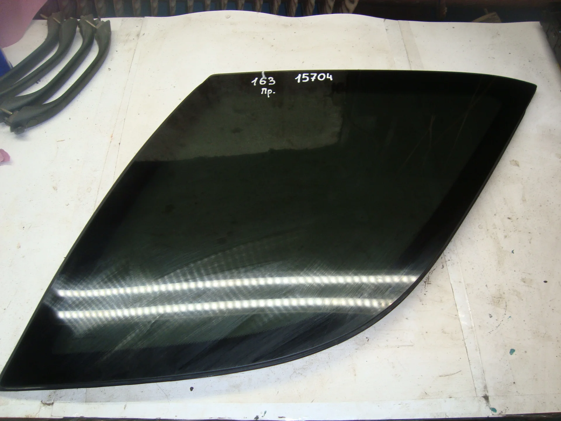 Стекло боковое заднее правое Mercedes-Benz W163 628 A1636700412 - изображение 1