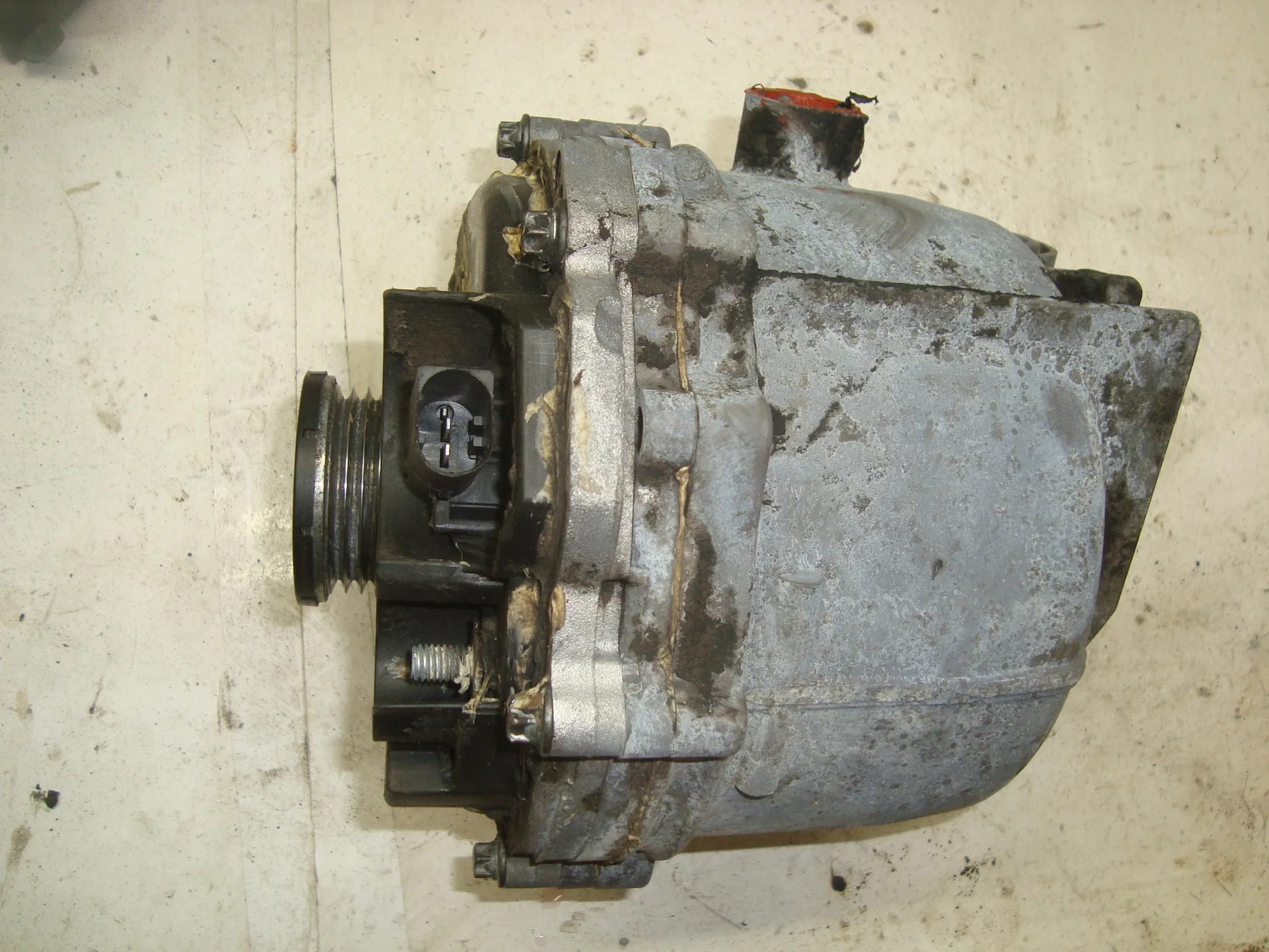 Генератор Mercedes-Benz W163 628 A0001501950 - изображение 1