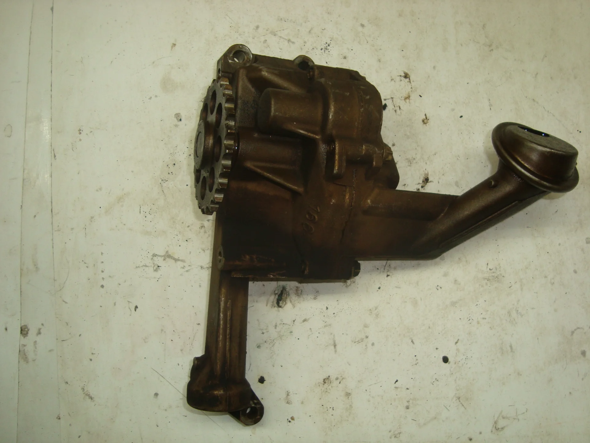 Насос масляный Mercedes-Benz W168 166 A1661810020 - миниатюра 2
