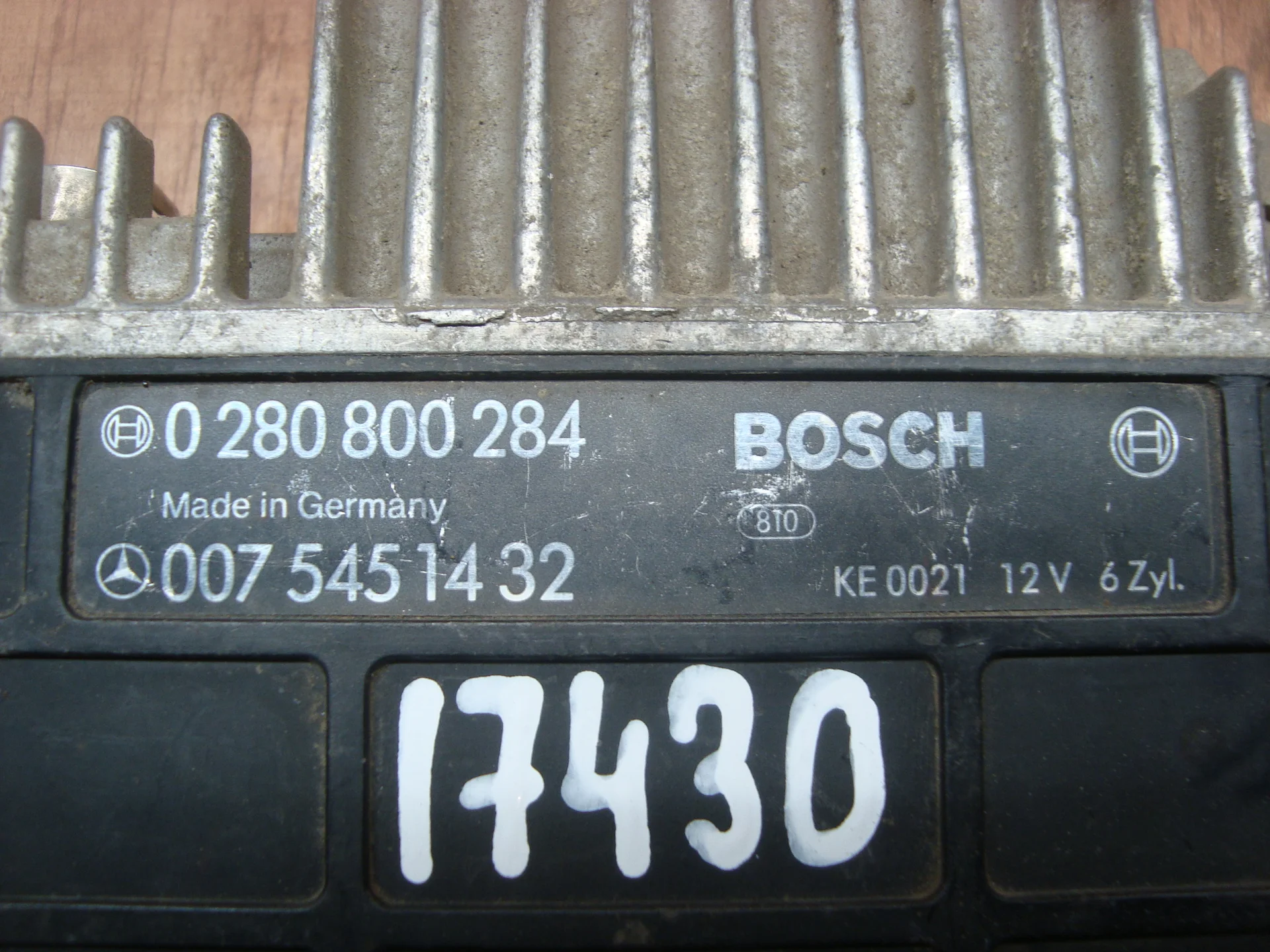 Блок управления двигателем Mercedes-Benz W124 103 A0075451432 - миниатюра 3