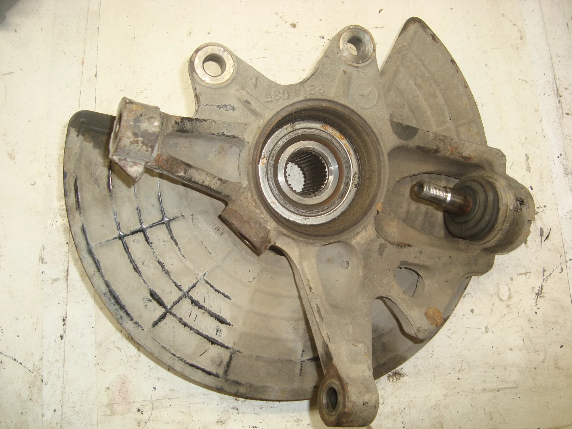 Кулак передний левый Mercedes-Benz W163 628 A1633300420 - миниатюра 2