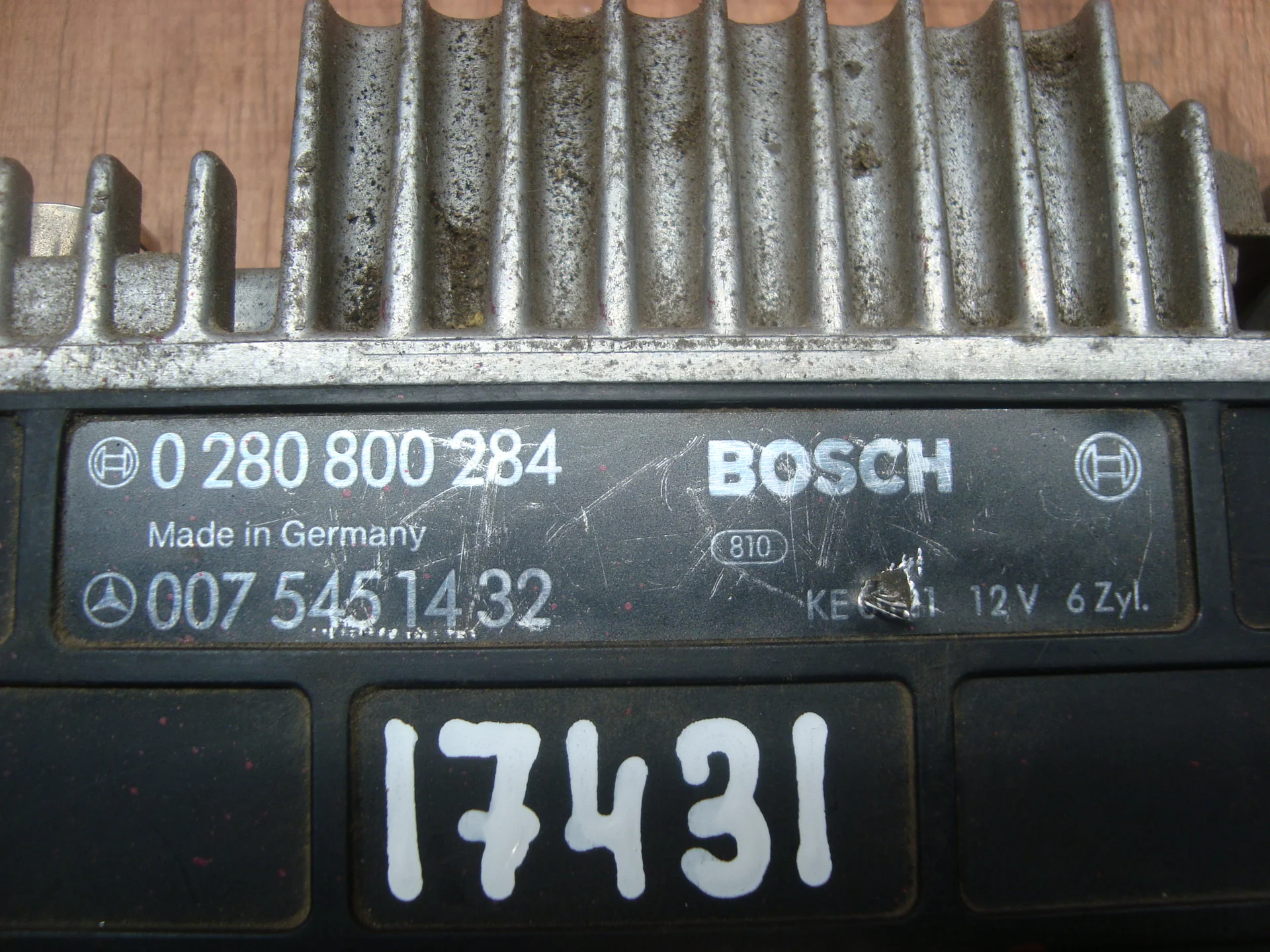Блок управления двигателем Mercedes-Benz W124 103 A0075451432 - миниатюра 3