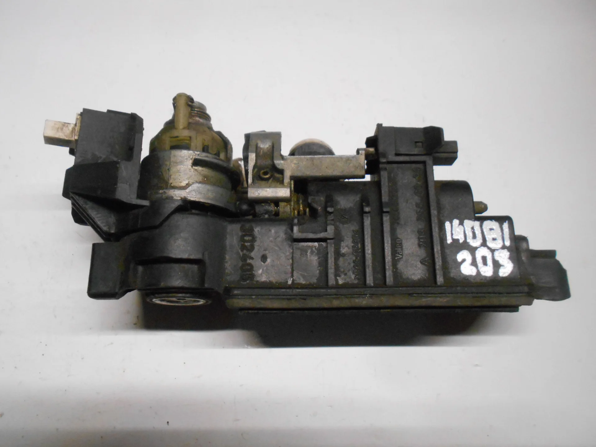 Ручка наружная крышки багажника Mercedes-Benz W203 A2037500093 - изображение 1