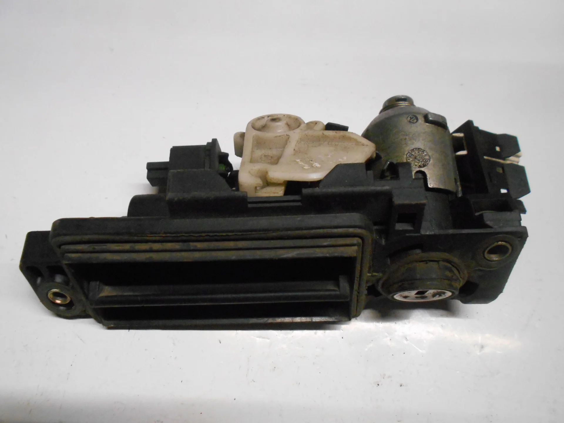 Ручка наружная крышки багажника Mercedes-Benz W203 A2037500093 - миниатюра 2