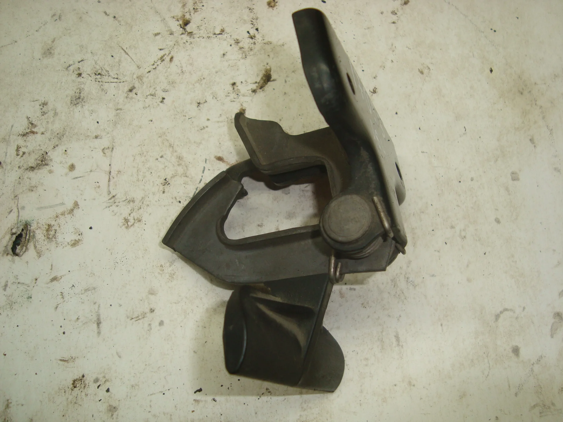 Предохранительный крюк капота Mercedes-Benz W164  A2098800164 - миниатюра 2