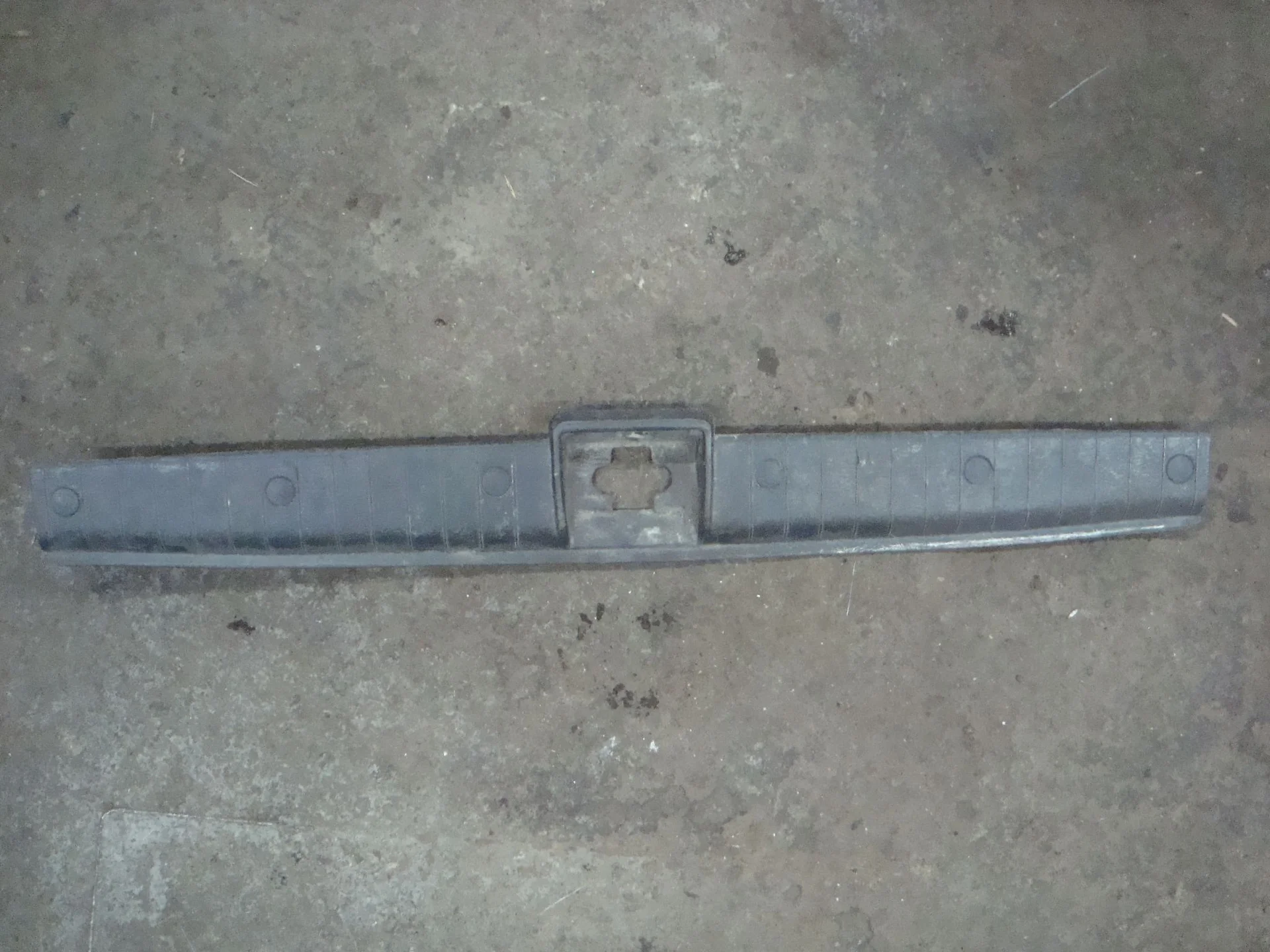 Накладка крышки багажника снизу Mercedes-Benz W163 A1636940033 - изображение 1