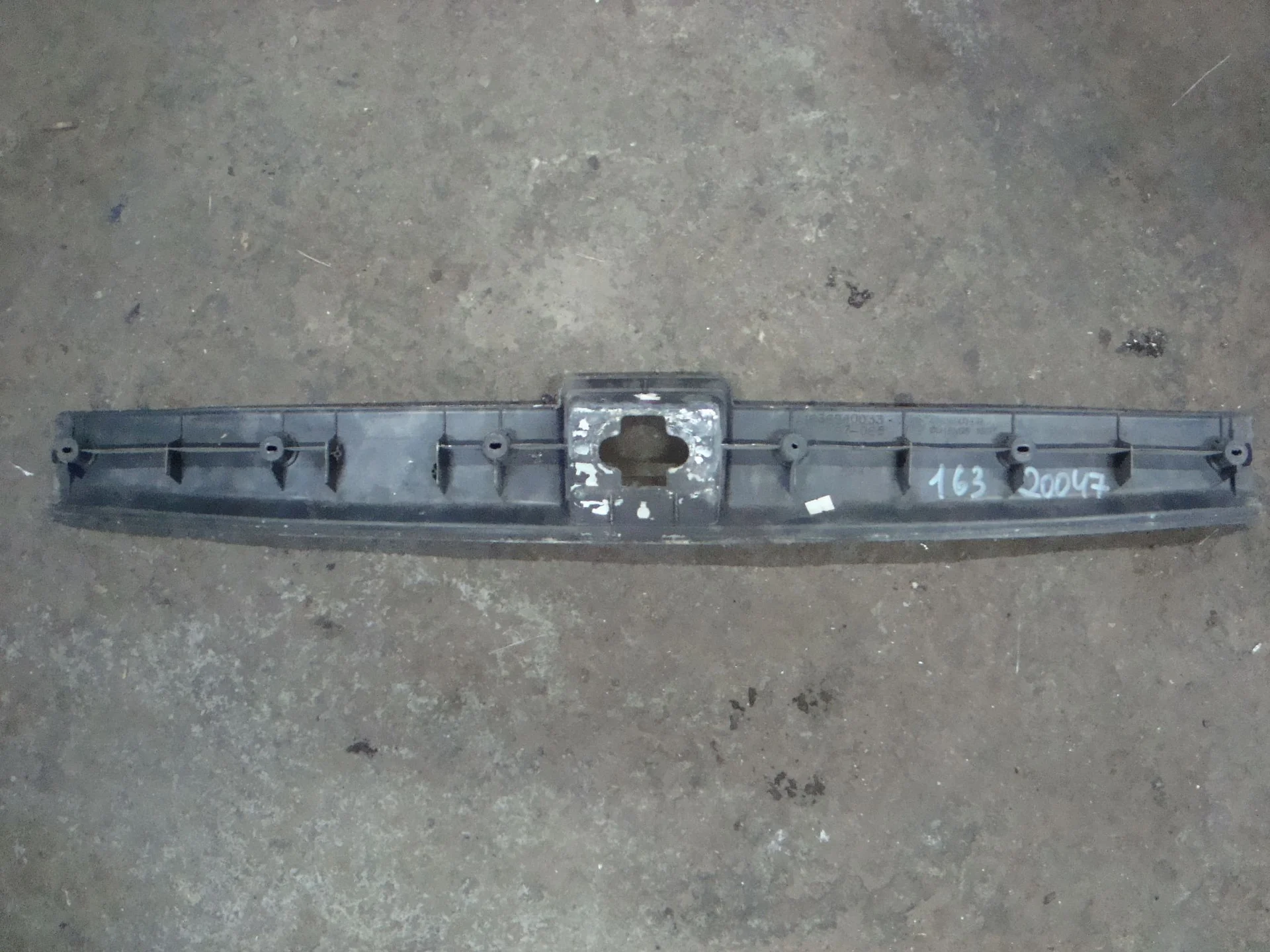 Накладка крышки багажника снизу Mercedes-Benz W163 A1636940033 - миниатюра 2
