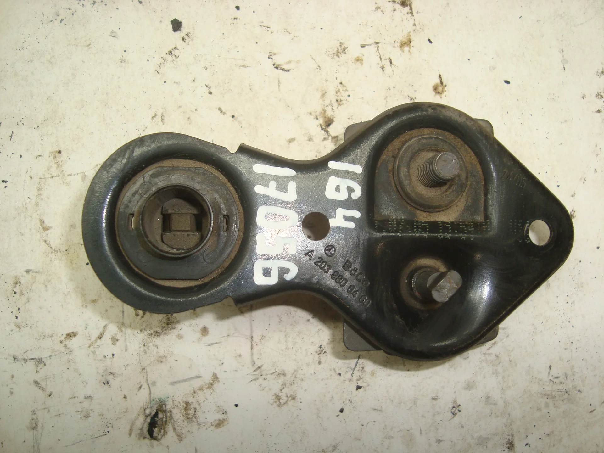 Петля замка капота Mercedes-Benz W164 A2038800460 - изображение 1