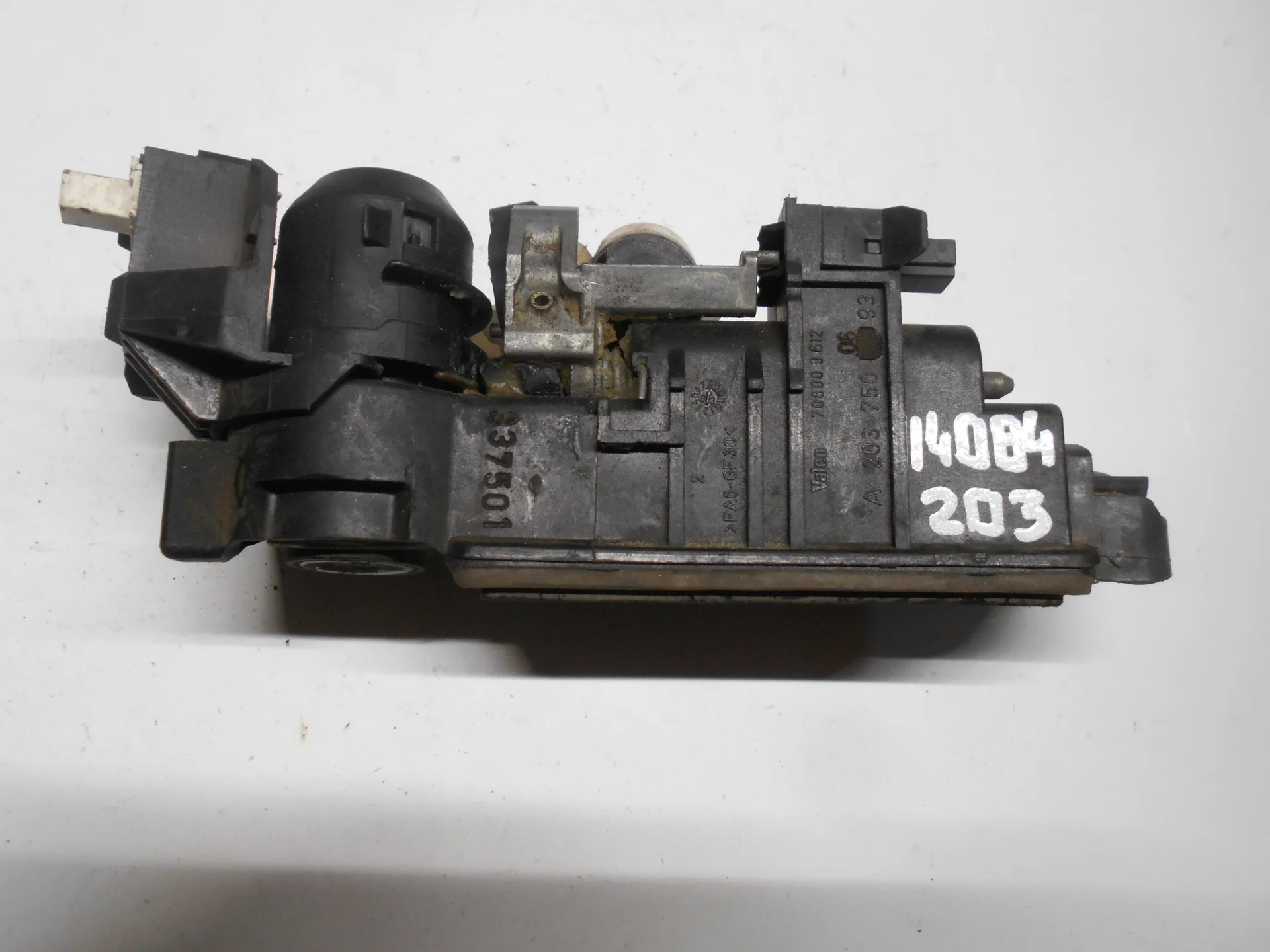 Ручка наружная крышки багажника Mercedes-Benz W203 A2037500693 - изображение 1