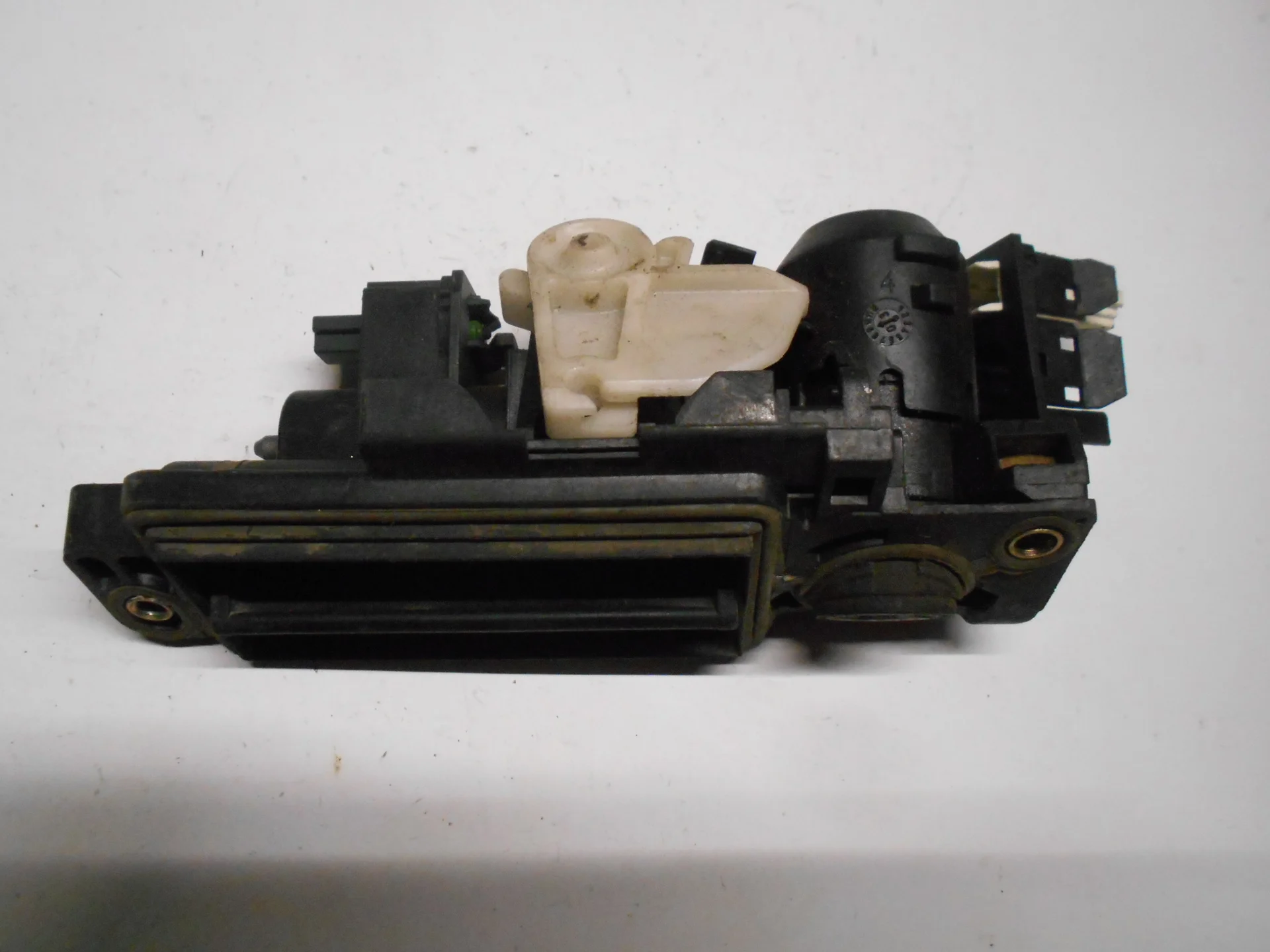 Ручка наружная крышки багажника Mercedes-Benz W203 A2037500693 - миниатюра 2