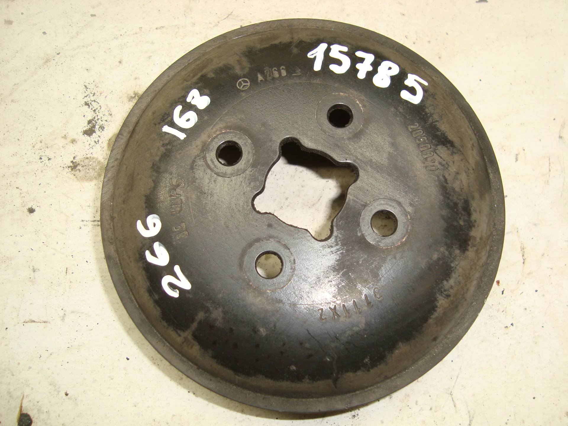 Шкив помпы Mercedes-Benz W169 266 A2662050010 - изображение 1