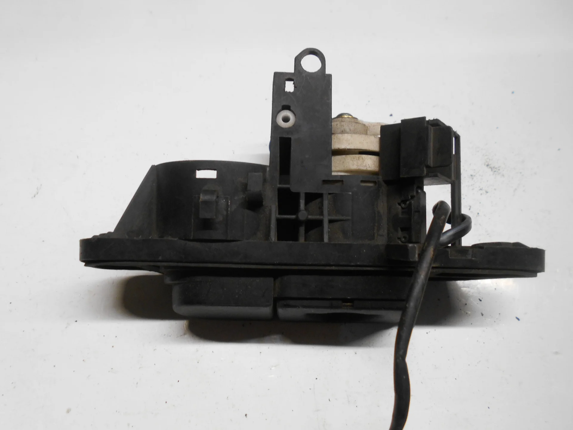 Кнопка открытия багажника Mercedes-Benz W220 A2208210751 - миниатюра 2