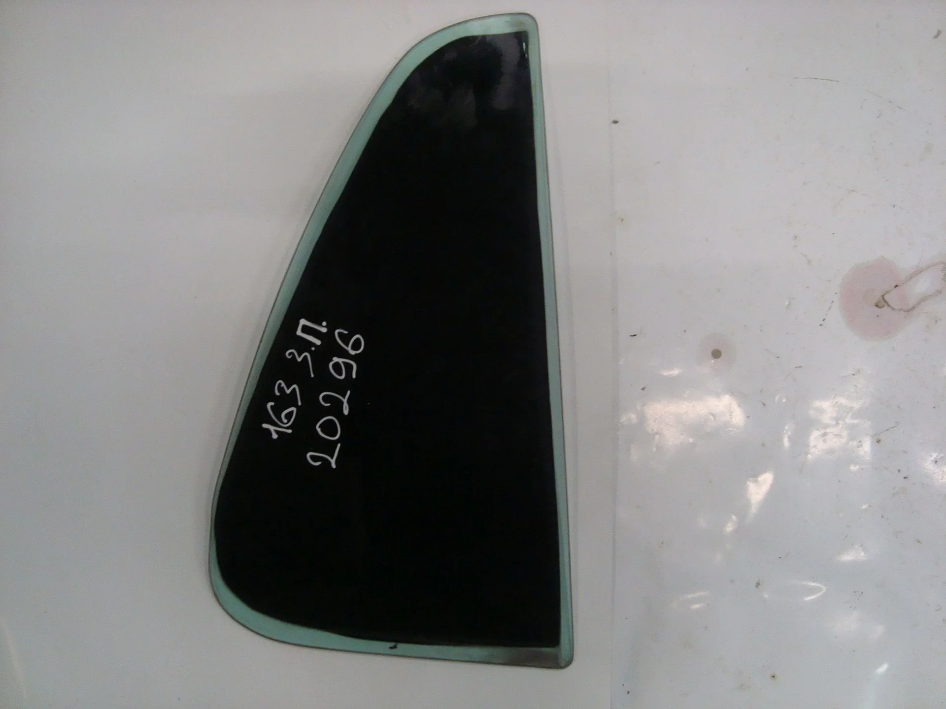 Форточка задней правой двери Mercedes-Benz W163 112 A1637351009 - изображение 1