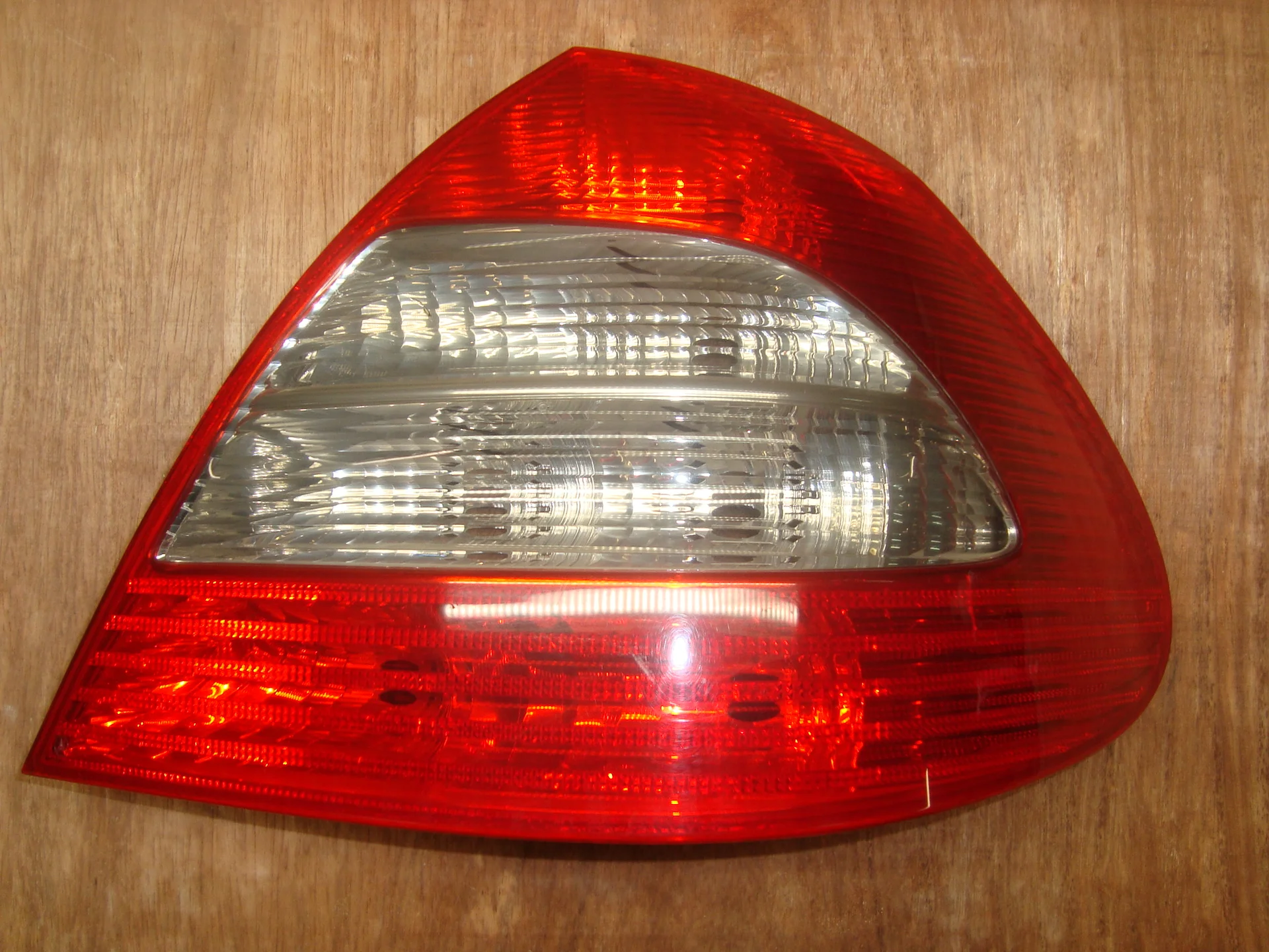 Фонарь задний правый Mercedes-Benz W211 A2118202454 - изображение 1