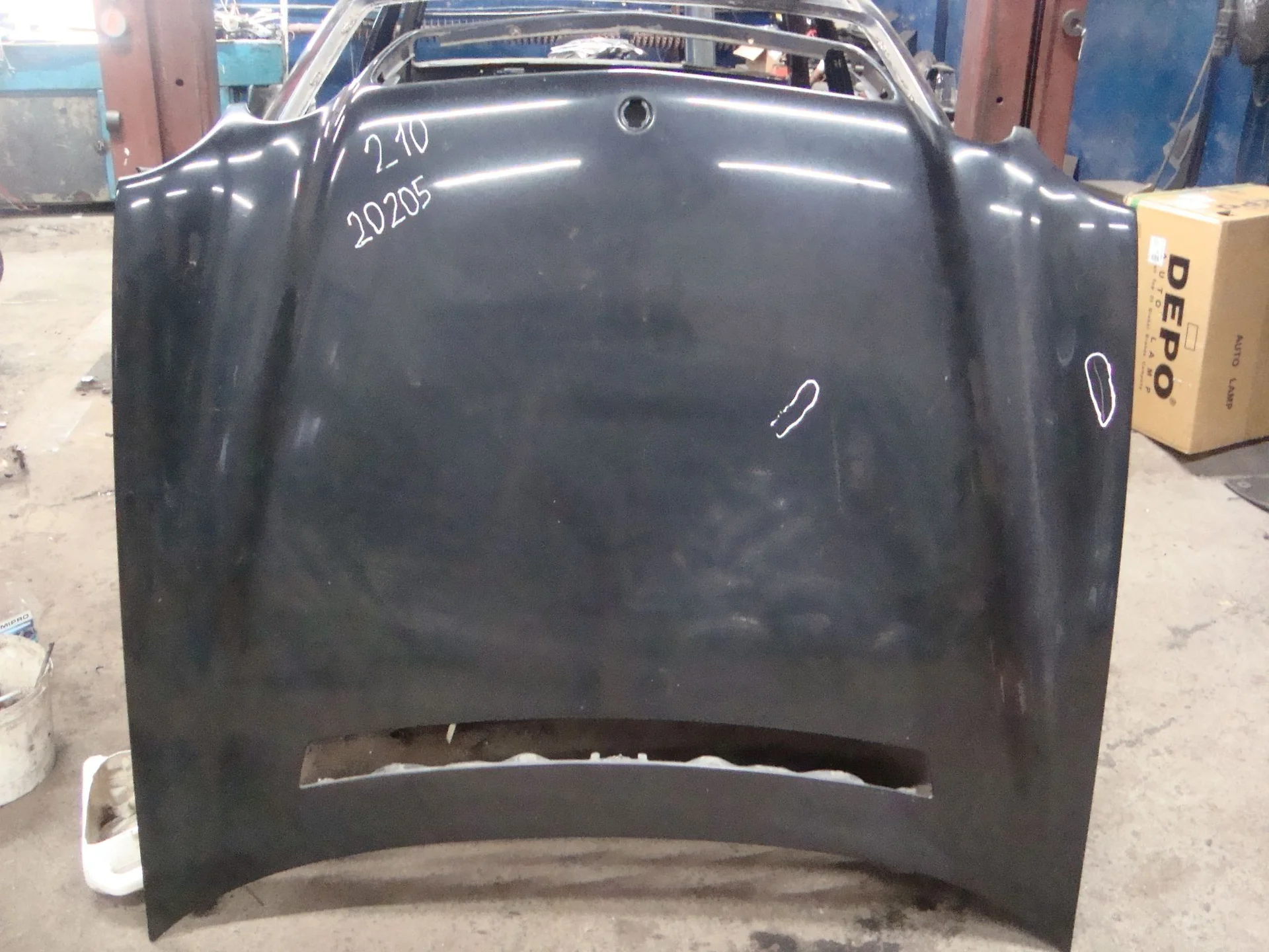 Капот Mercedes-Benz W210 119 A2108800357 - миниатюра 2
