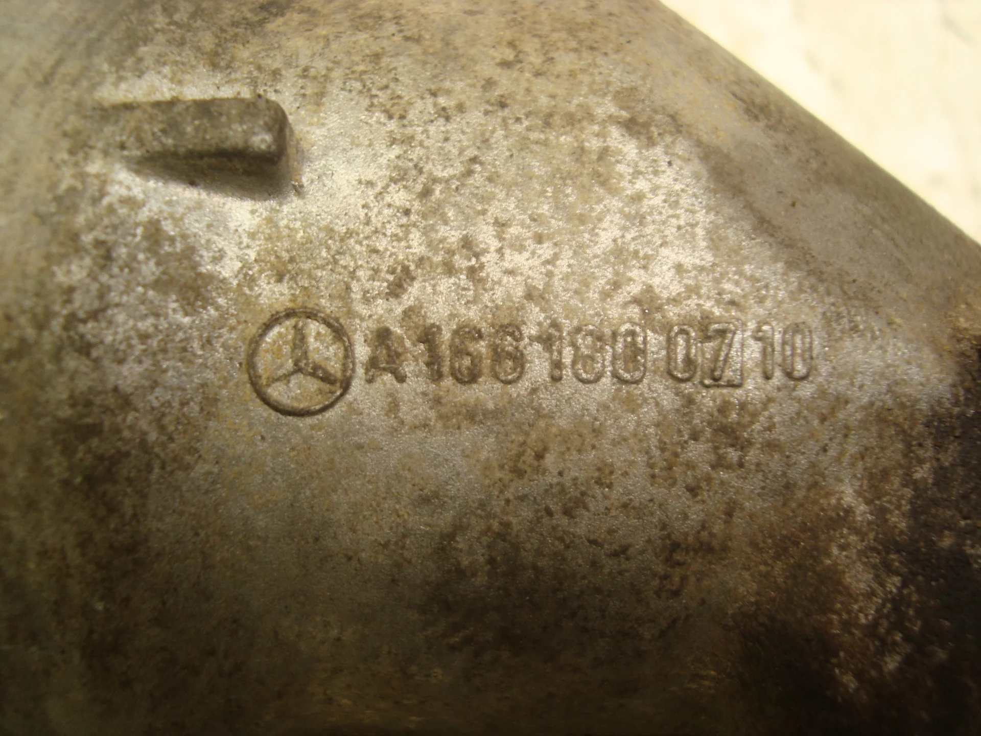 Корпус масляного фильтра Mercedes-Benz W168 166 A1661800710 - миниатюра 3