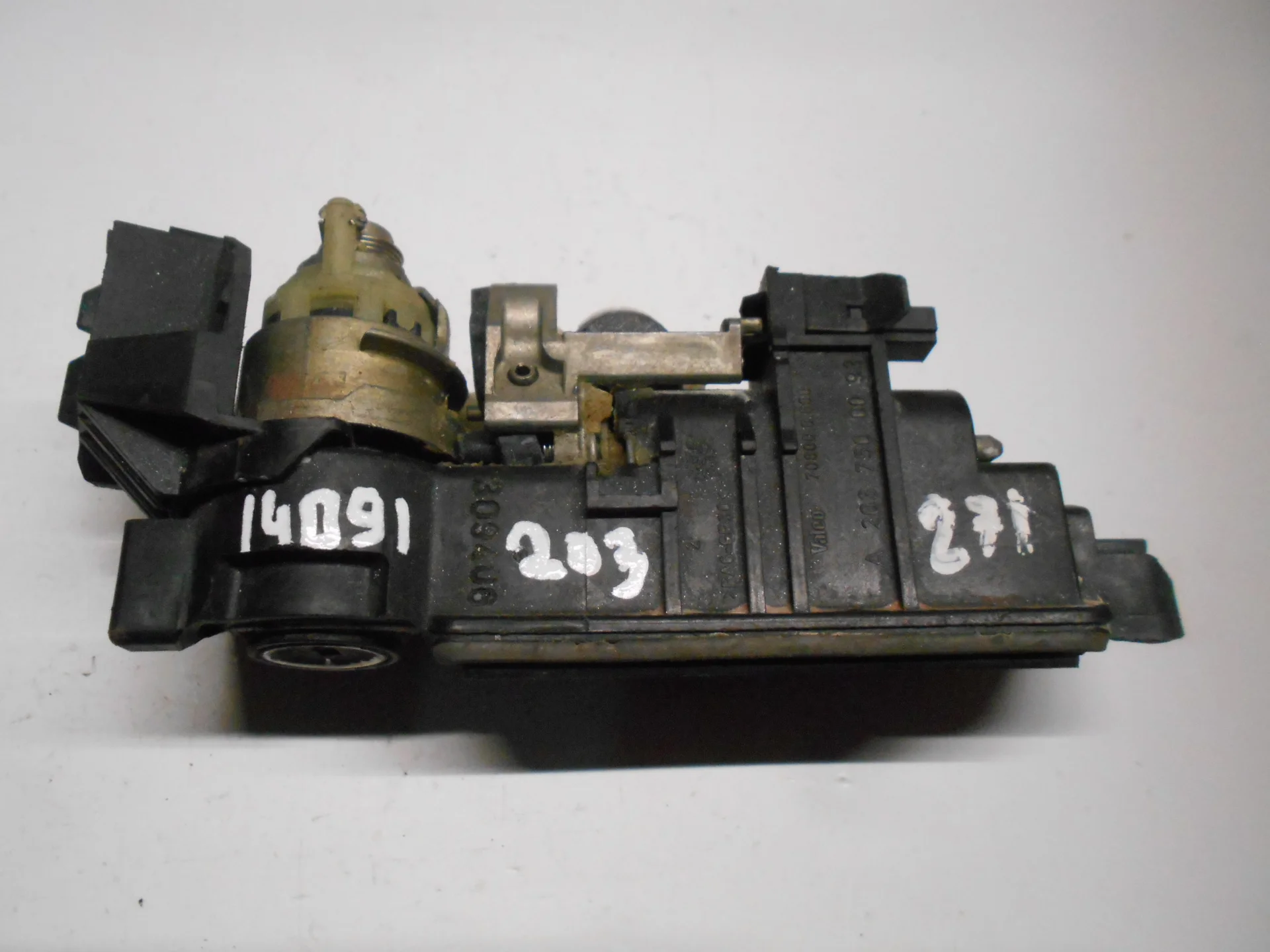 Кнопка открытия багажника Mercedes-Benz W203 271 A2037500093 - изображение 1