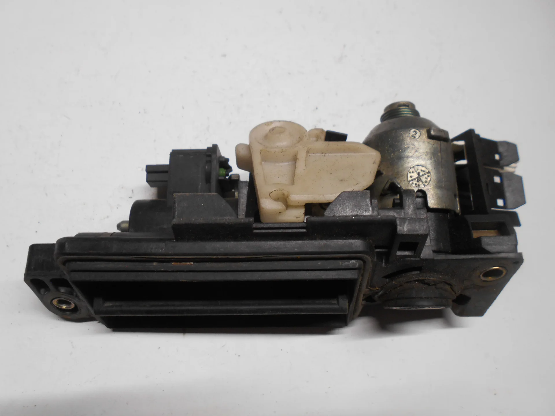 Кнопка открытия багажника Mercedes-Benz W203  A2037500093 - миниатюра 2