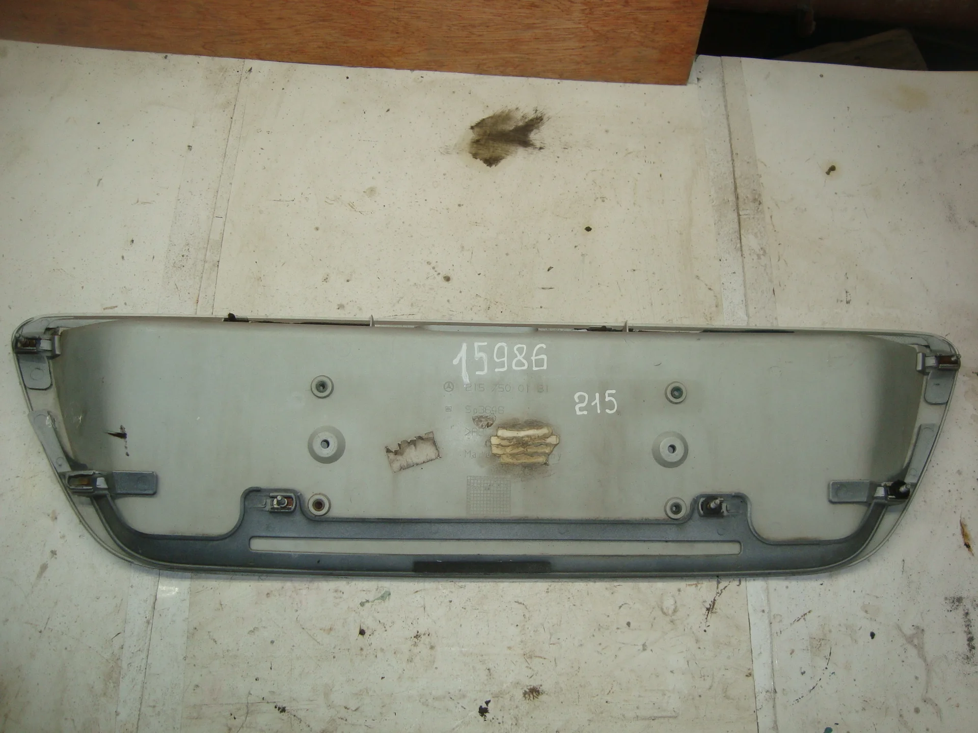 Накладка крышки багажника Mercedes-Benz C215  A2157500181 - миниатюра 4