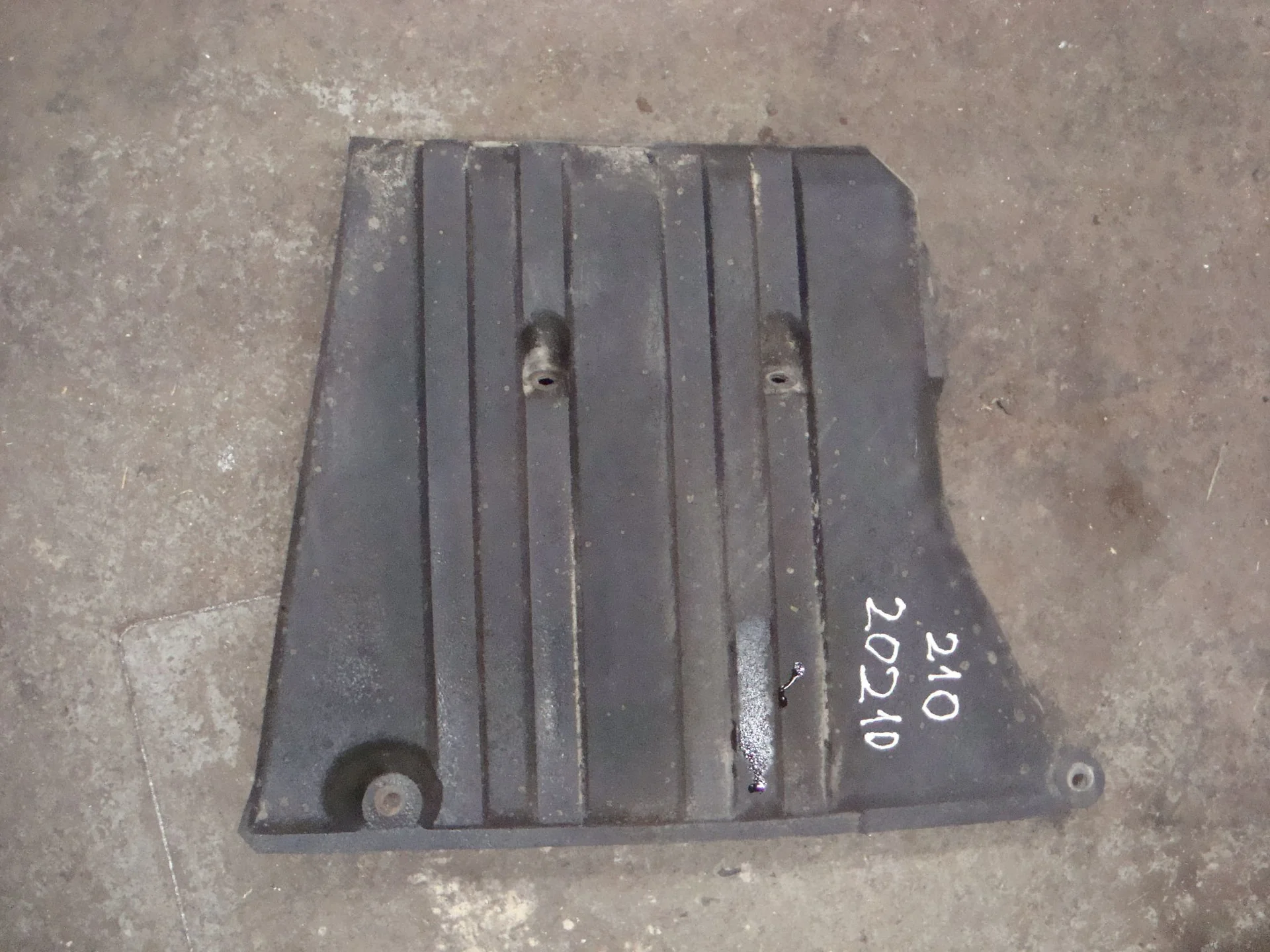 Защита днища Mercedes-Benz W210 119 A2105242330 - изображение 1