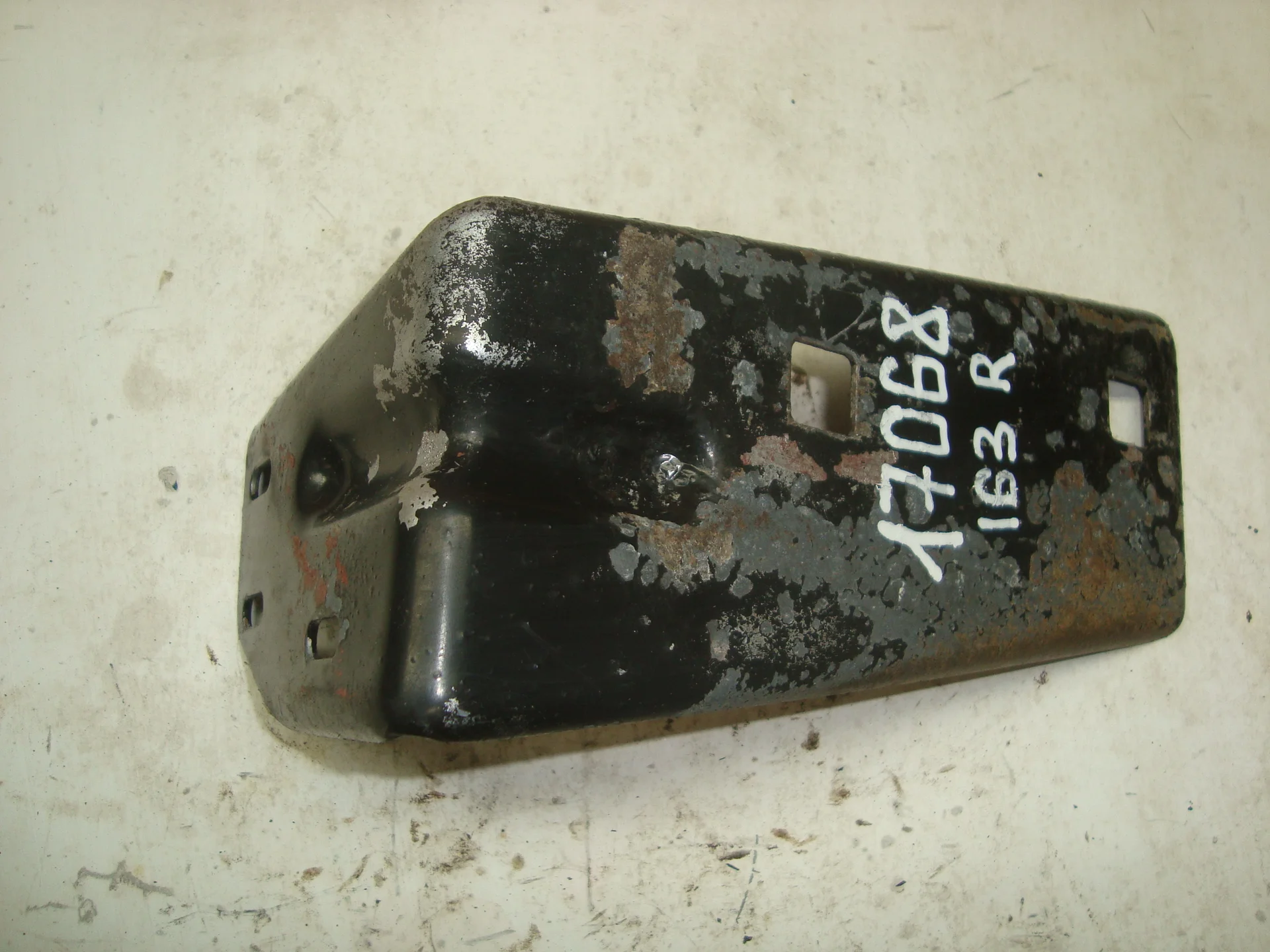 Кронштейн переднего бампера правый Mercedes-Benz W163 628 A1638852414 - миниатюра 2