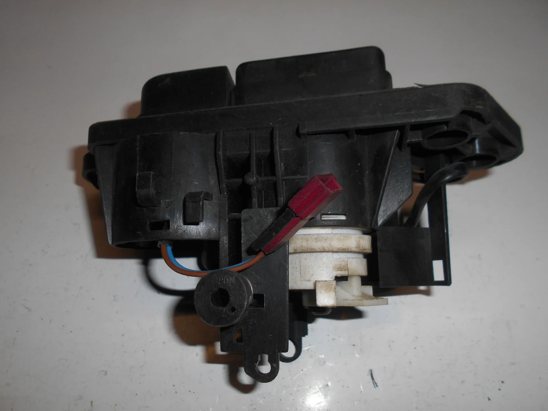 Кнопка открытия багажника Mercedes-Benz W220 A2208210751 - миниатюра 2