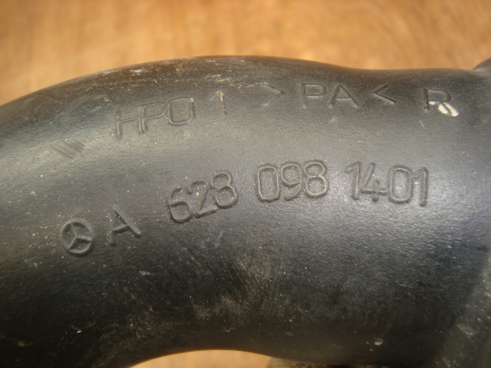 Патрубок впускного коллектора Mercedes-Benz W163 628 A6280981401 - миниатюра 2