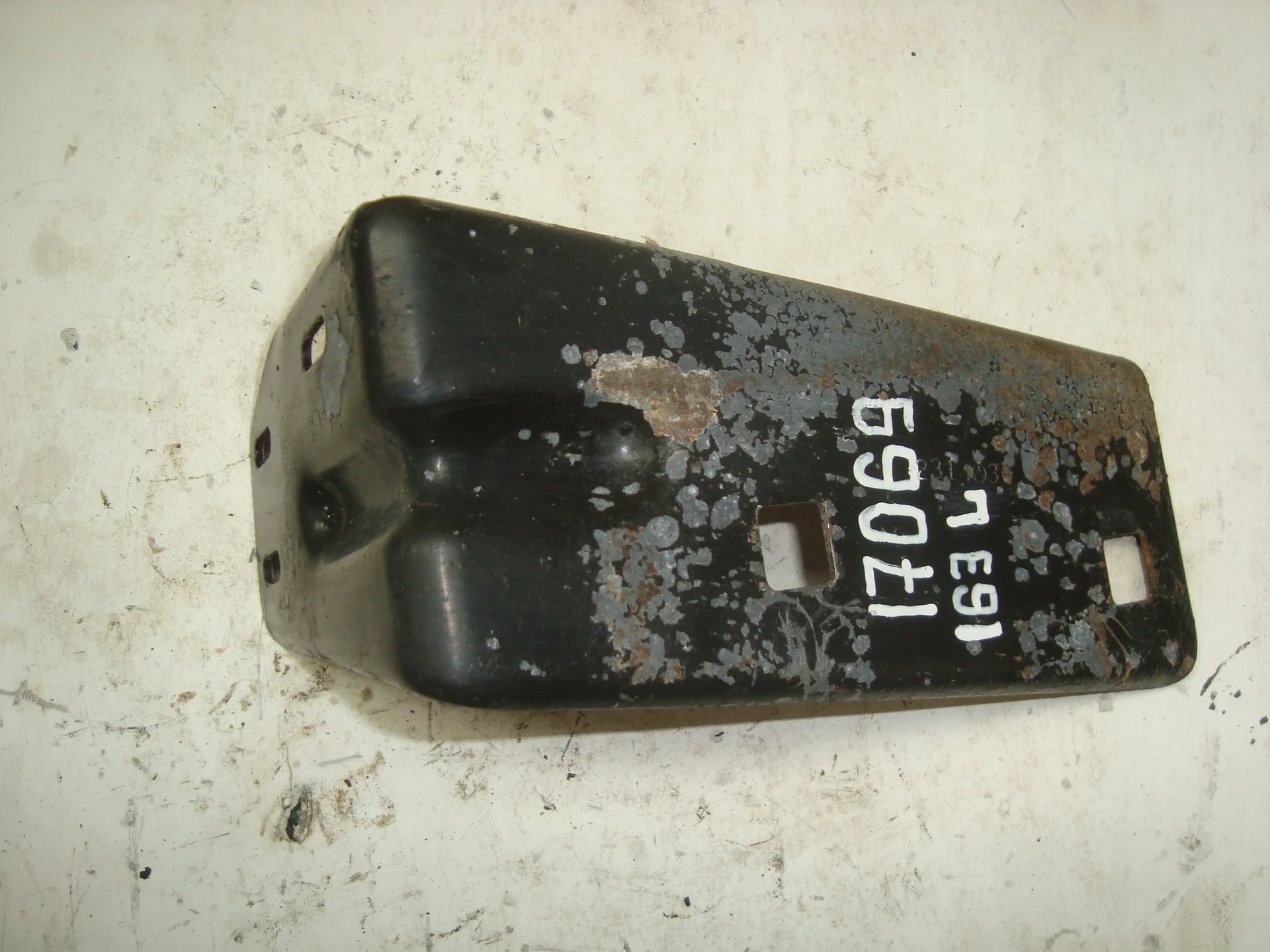 Кронштейн переднего бампера Mercedes-Benz W163 628 A1638852314 - миниатюра 2