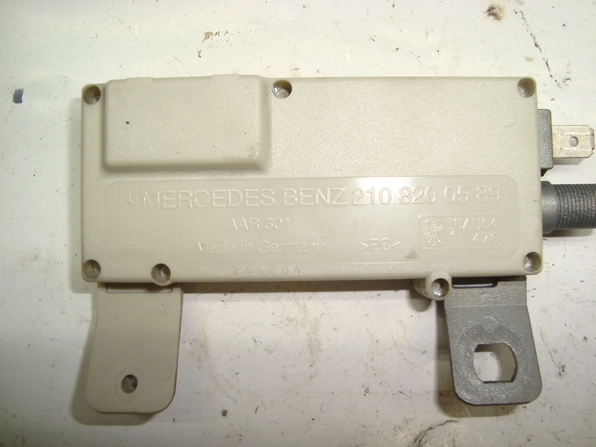 Антенный усилитель Mercedes-Benz W210 119 A2108200589 - миниатюра 2