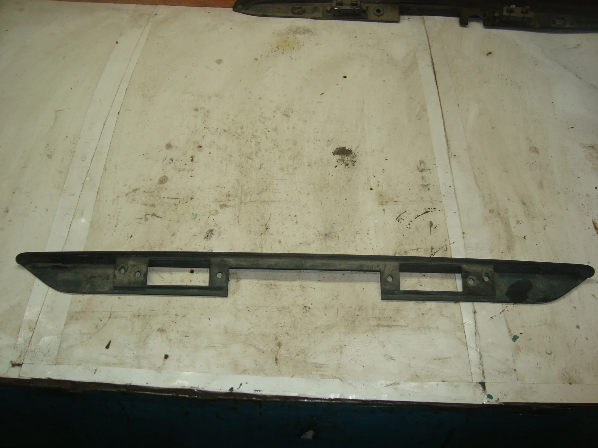 Накладка крышки багажника Mercedes-Benz C140  A1407500427 - миниатюра 4