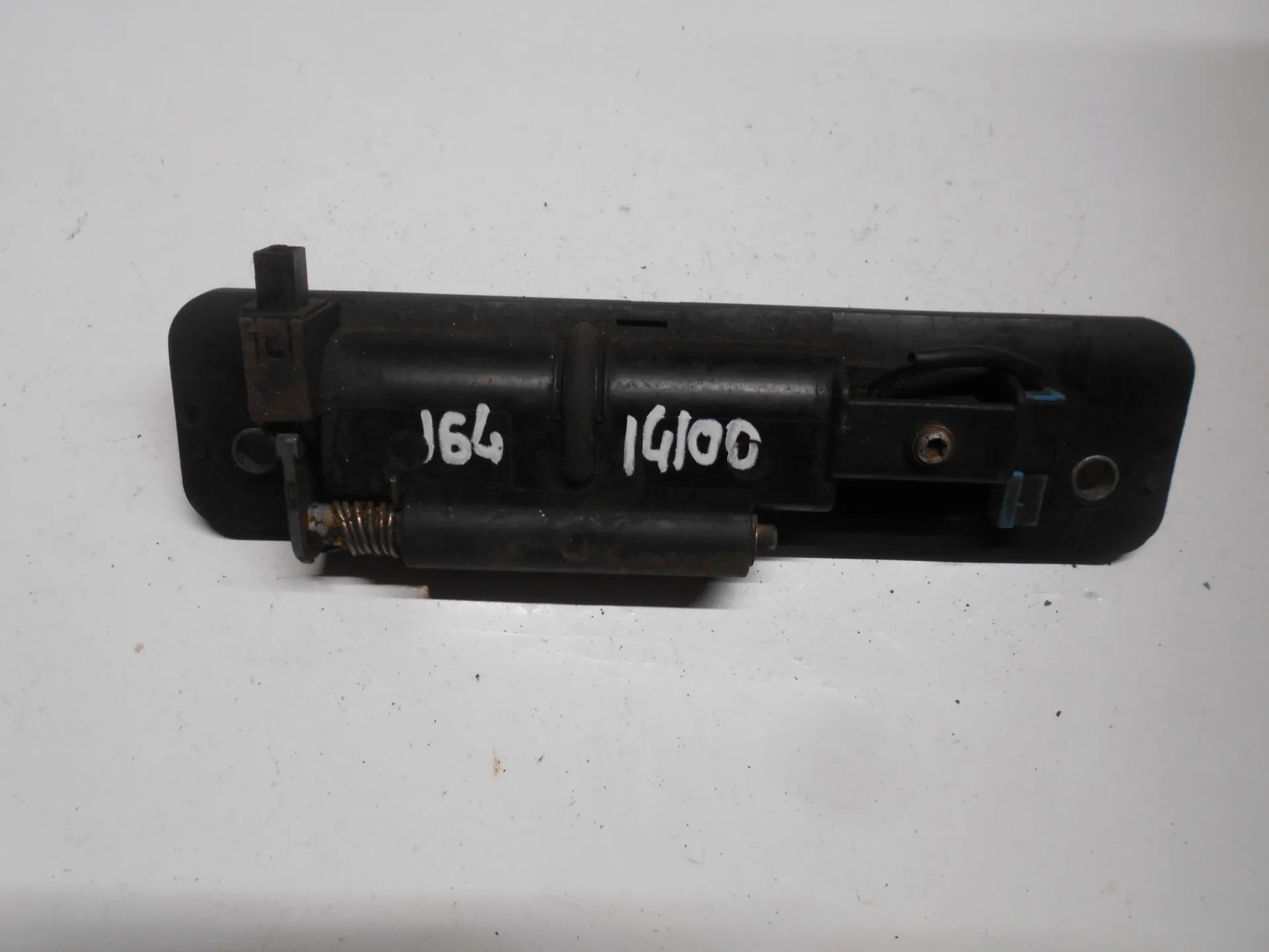 Кнопка открытия багажника Mercedes-Benz W164 A1647400493 - изображение 1