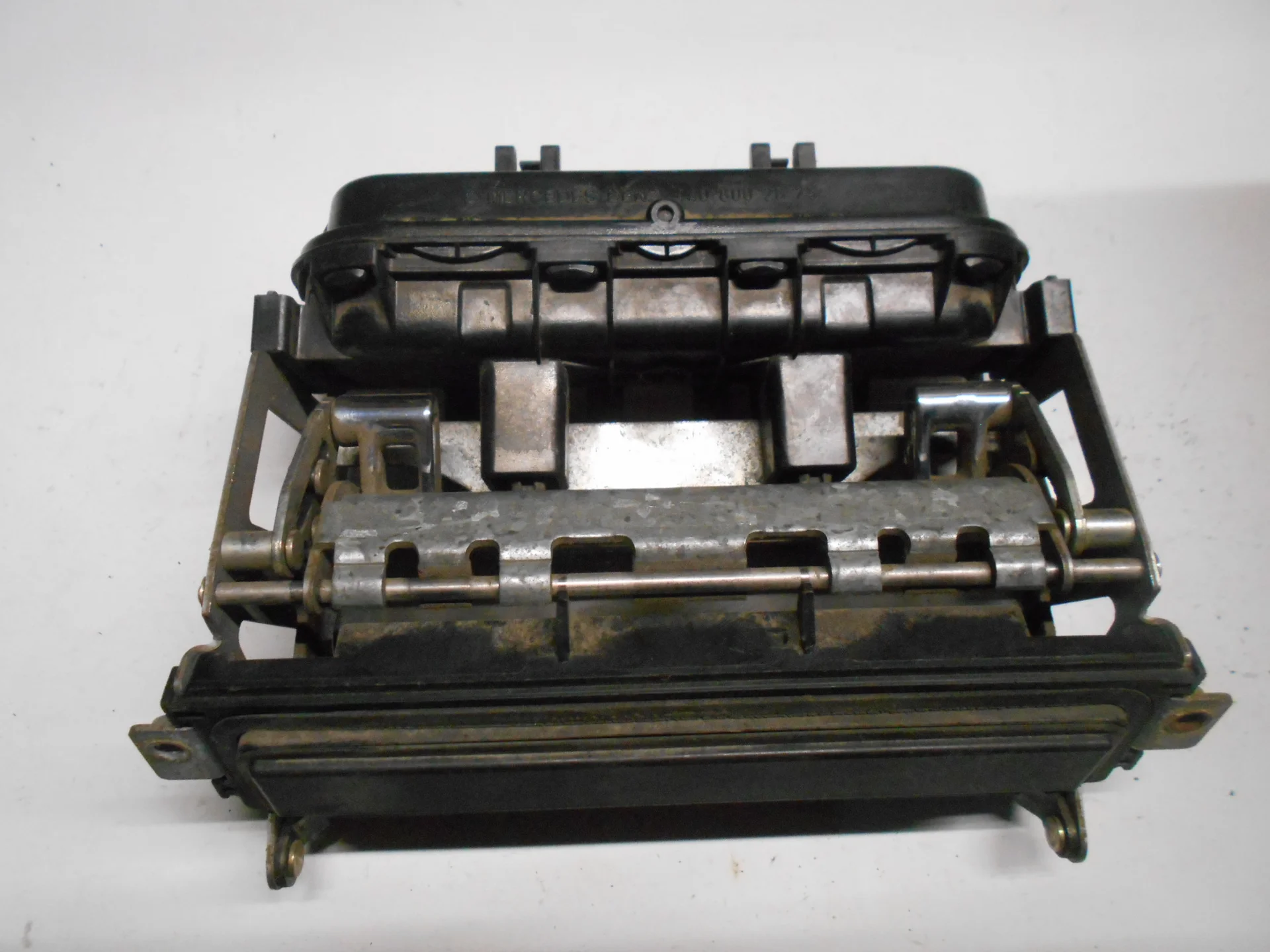 Ручка наружная крышки багажника Mercedes-Benz W140 A1407500393 - миниатюра 2
