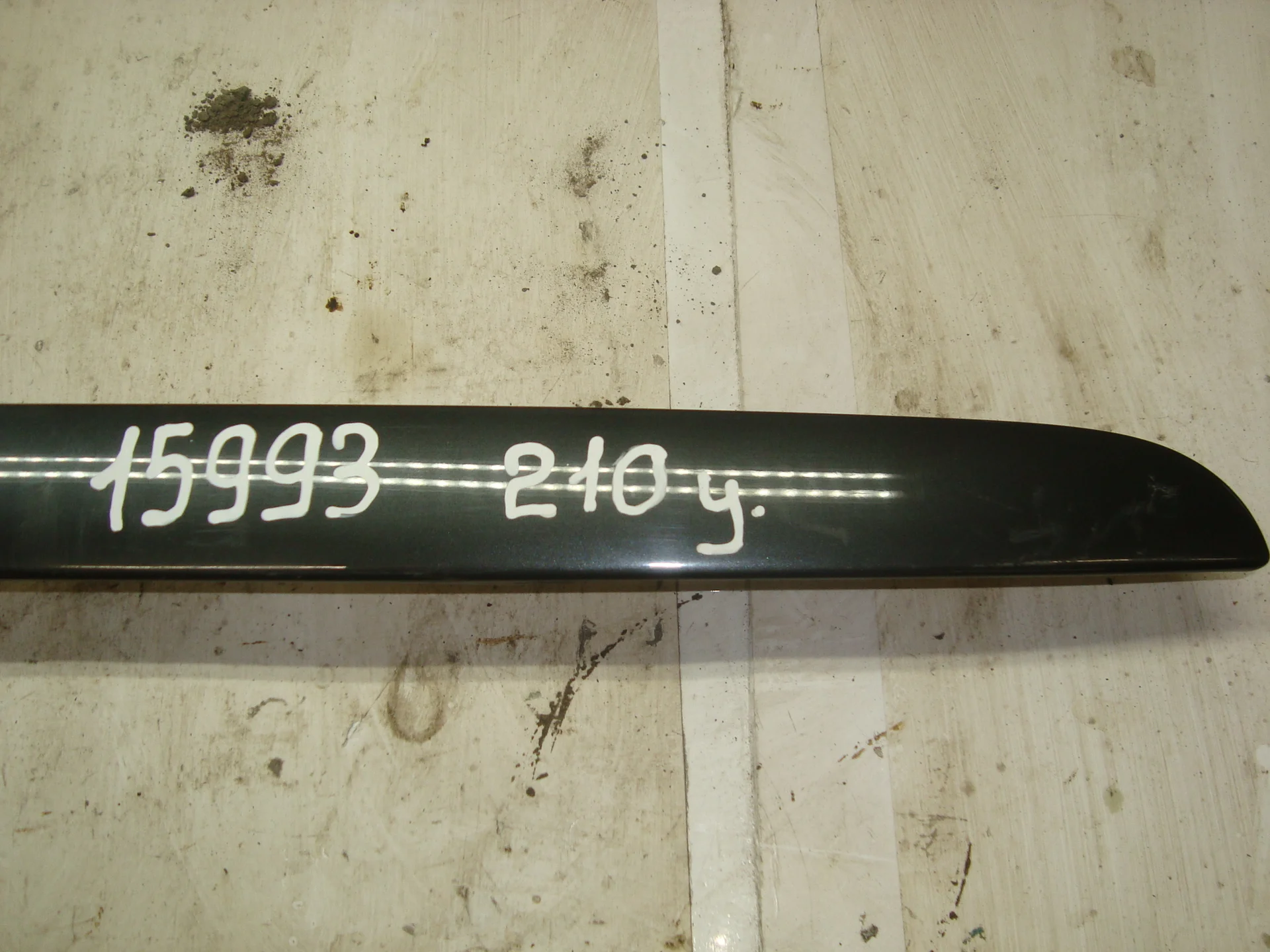 Накладка крышки багажника Mercedes-Benz Т210 A2107400040 - миниатюра 2