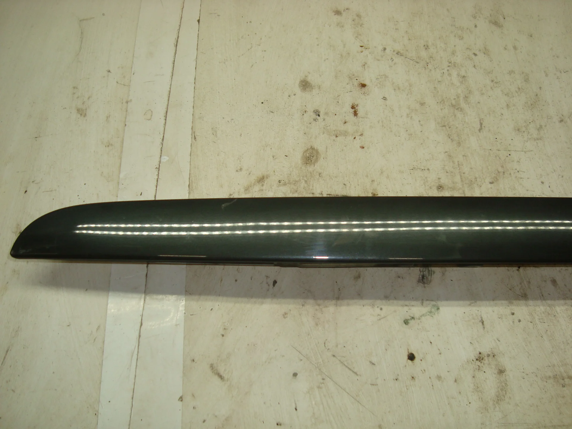 Накладка крышки багажника Mercedes-Benz Т210 A2107400040 - миниатюра 3