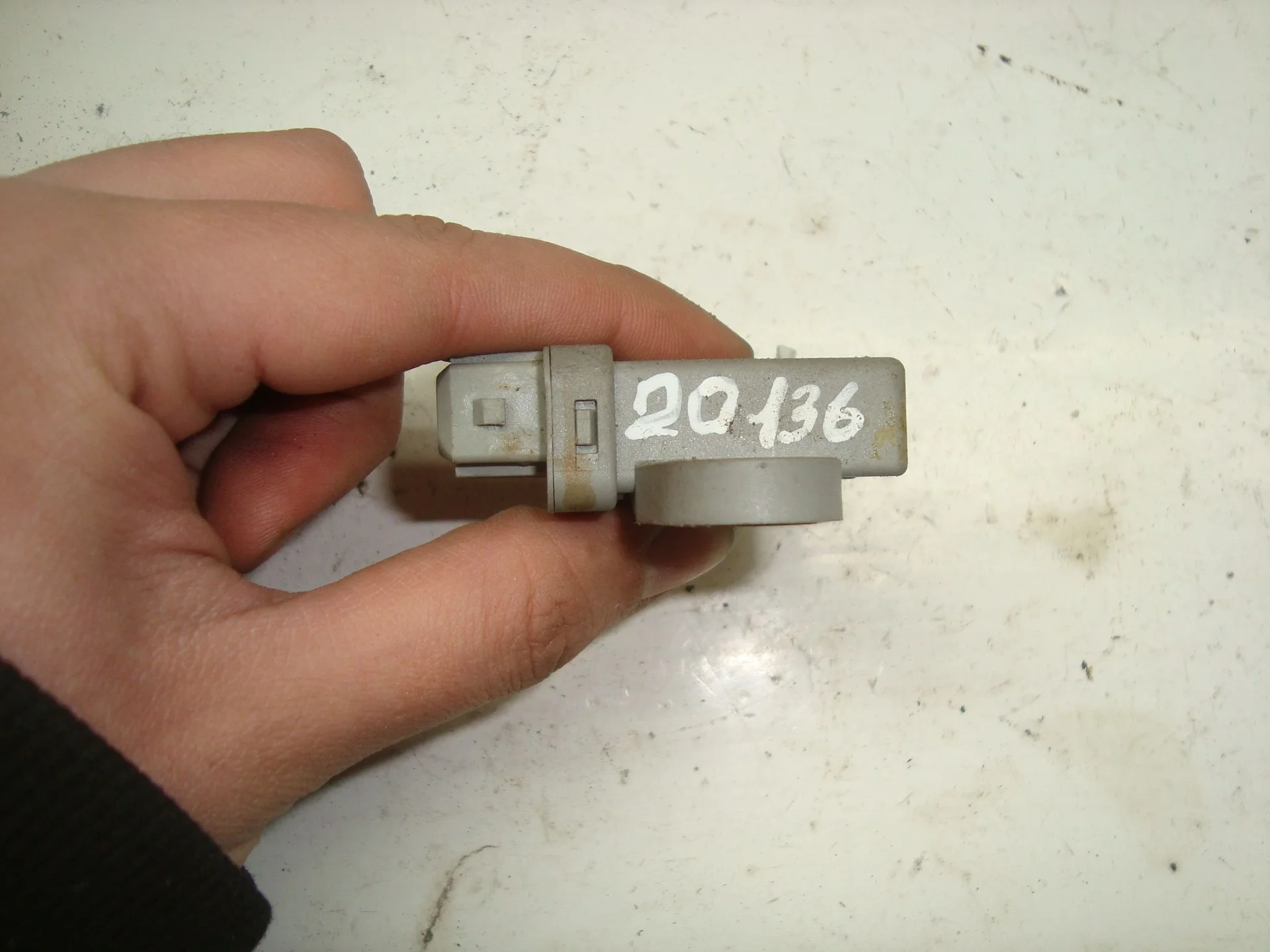 Датчик ускорения Mercedes-Benz W210 119 A0265005113 - миниатюра 2